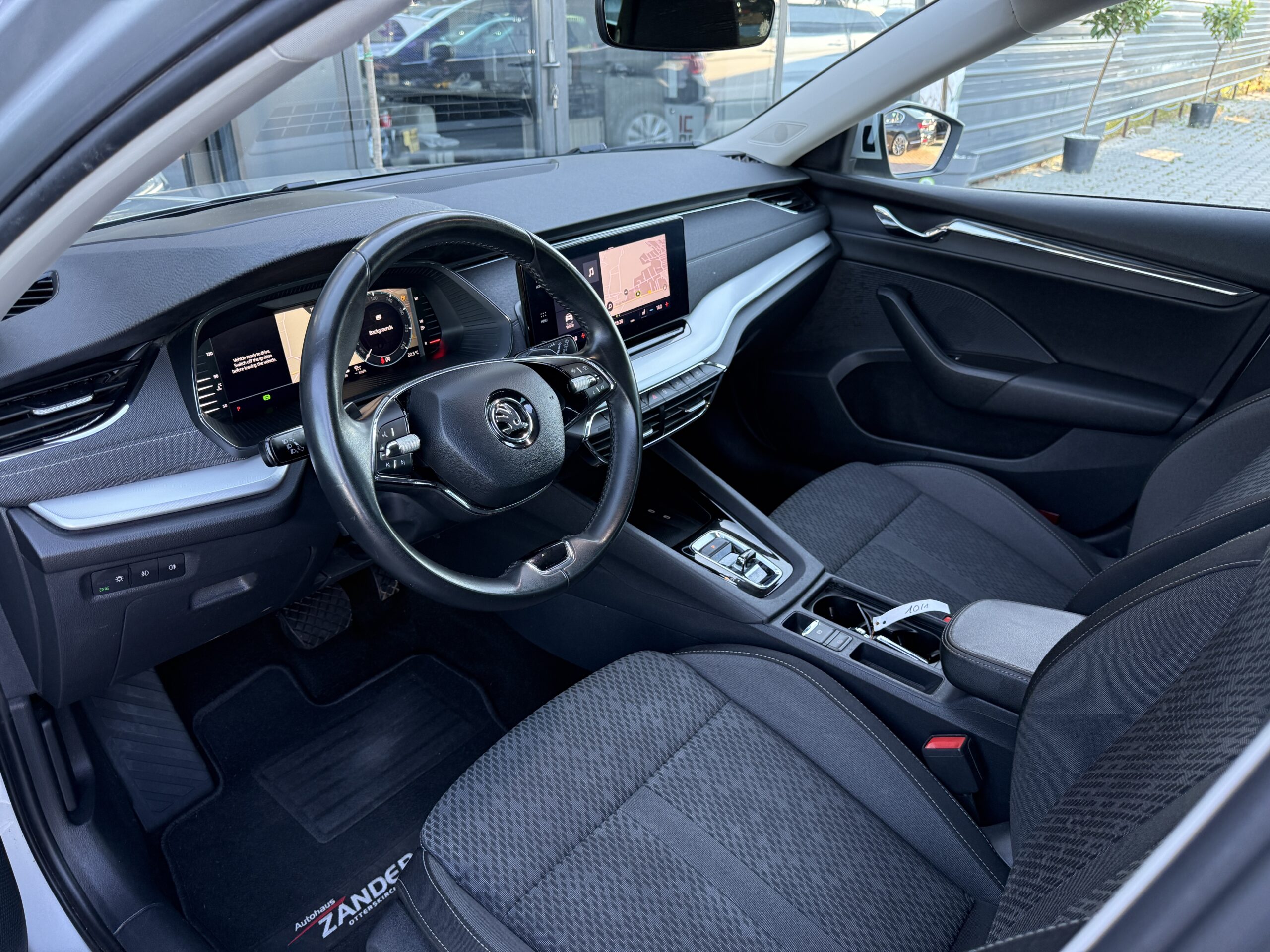 
								Skoda Octavia 2.0tdi full									