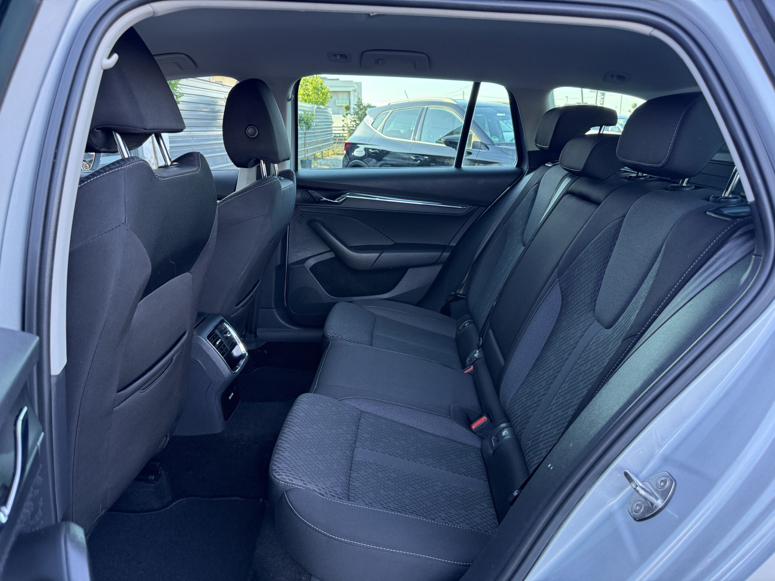 
								Skoda Octavia 2.0tdi full									