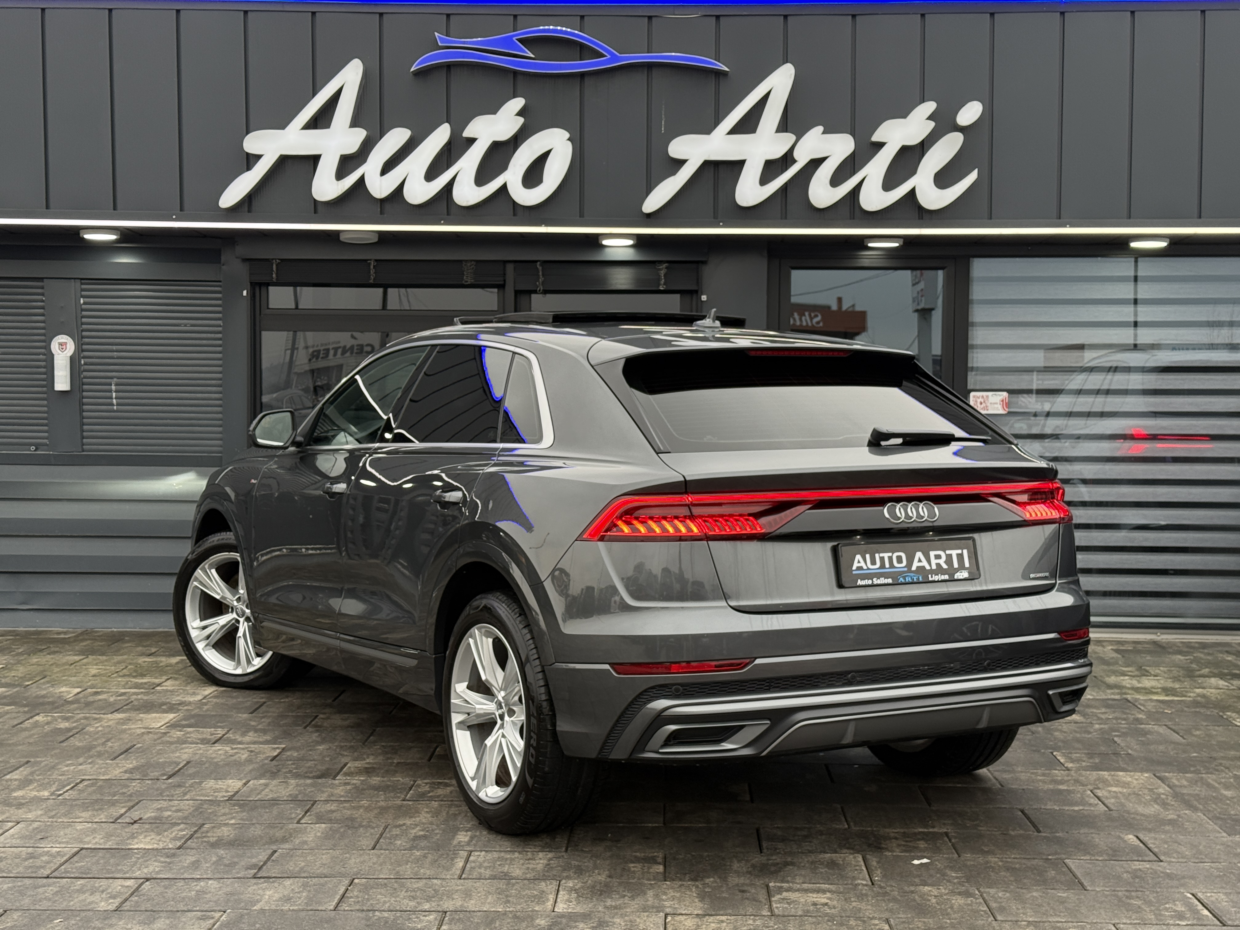 
								Audi Q8 50tdi full									