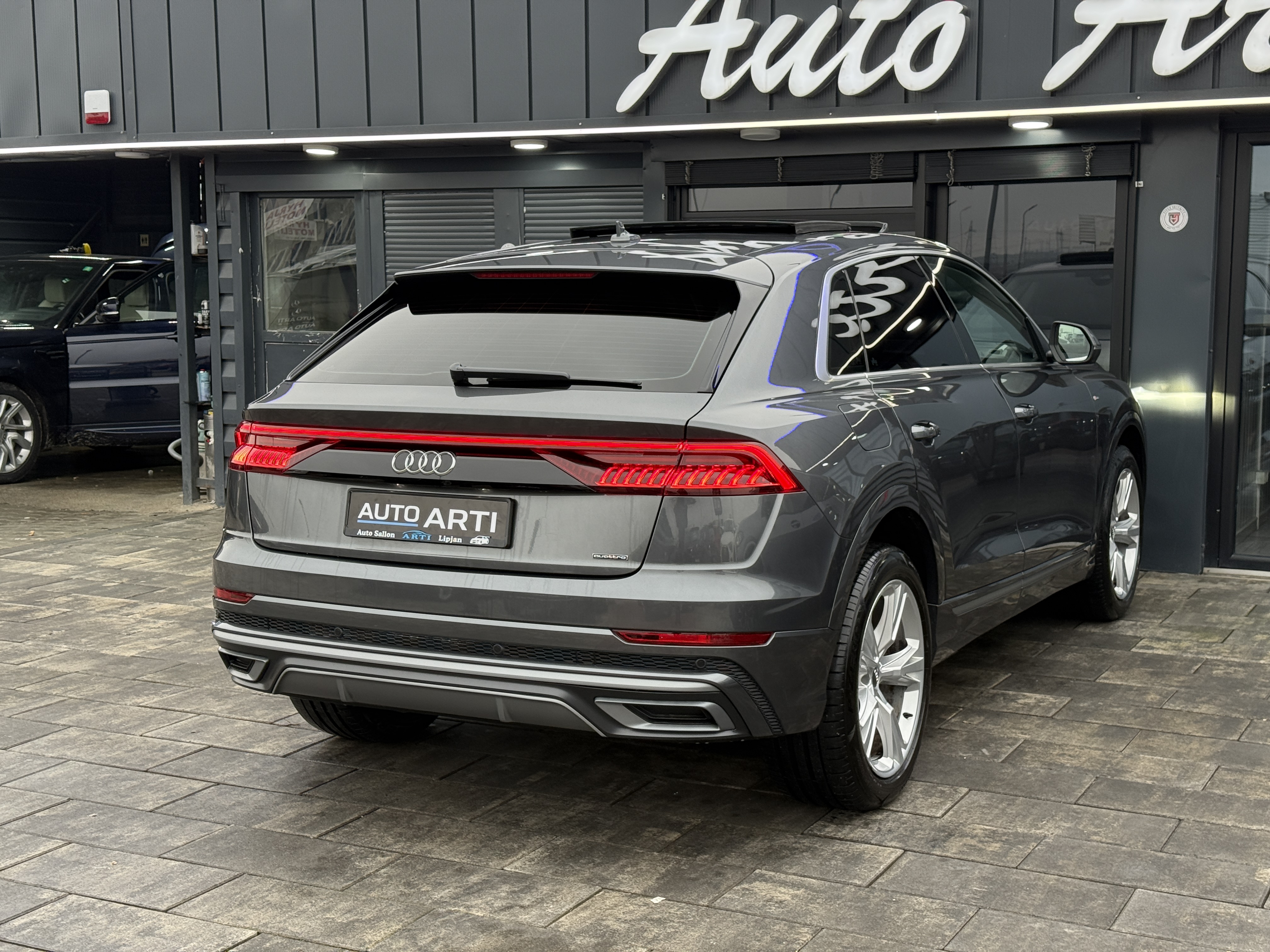
								Audi Q8 50tdi full									