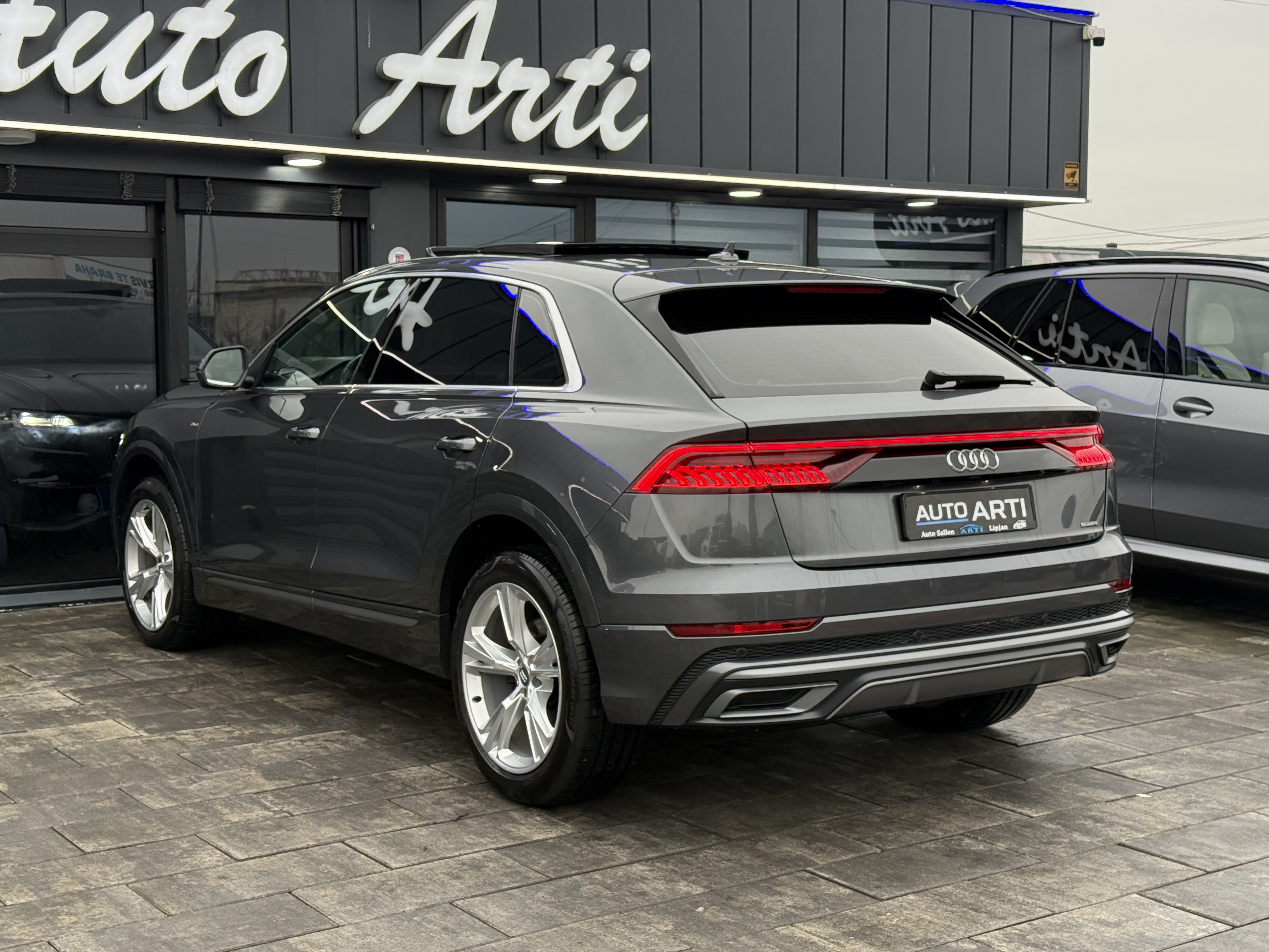 
								Audi Q8 50tdi full									