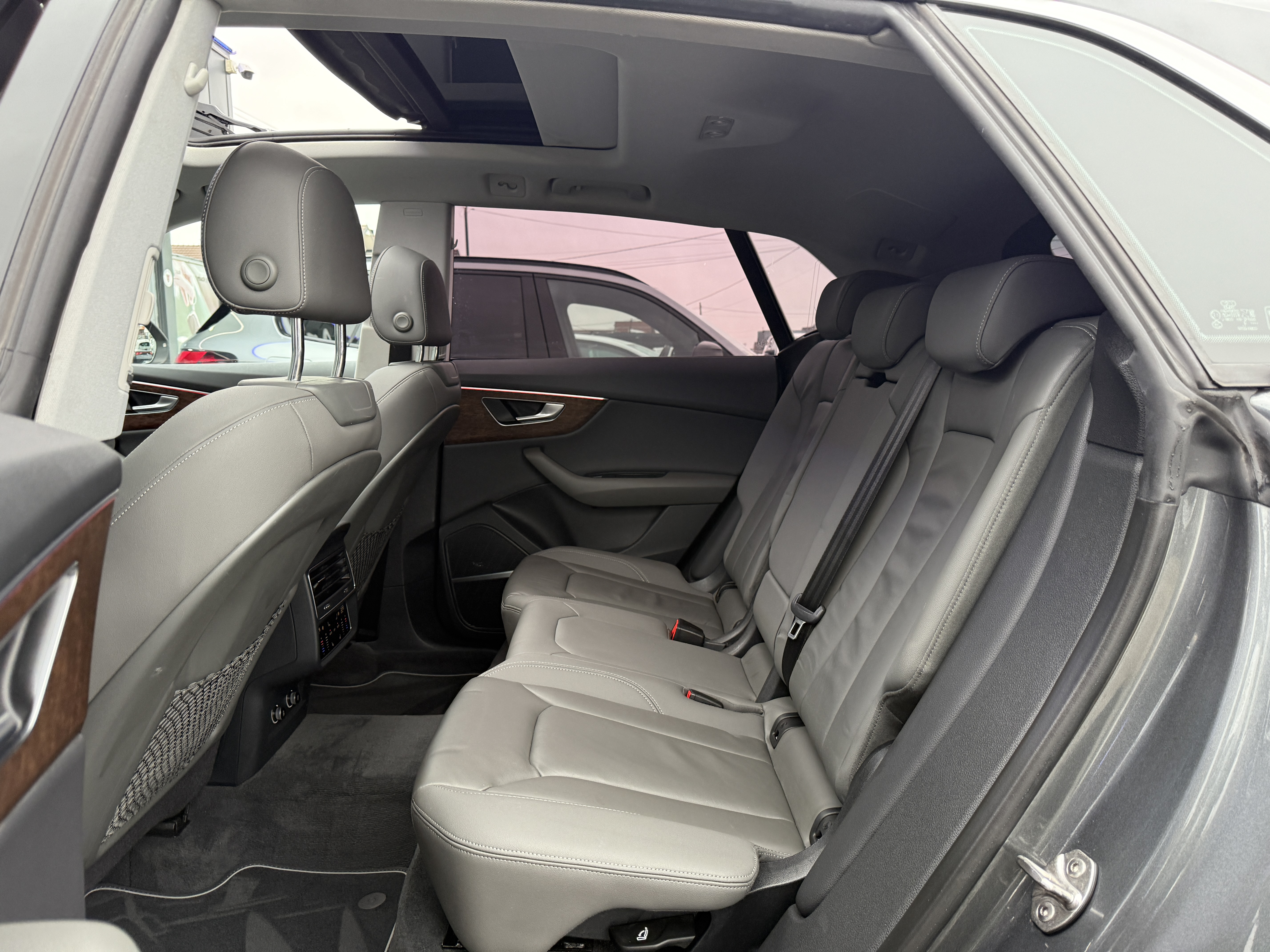
								Audi Q8 50tdi full									