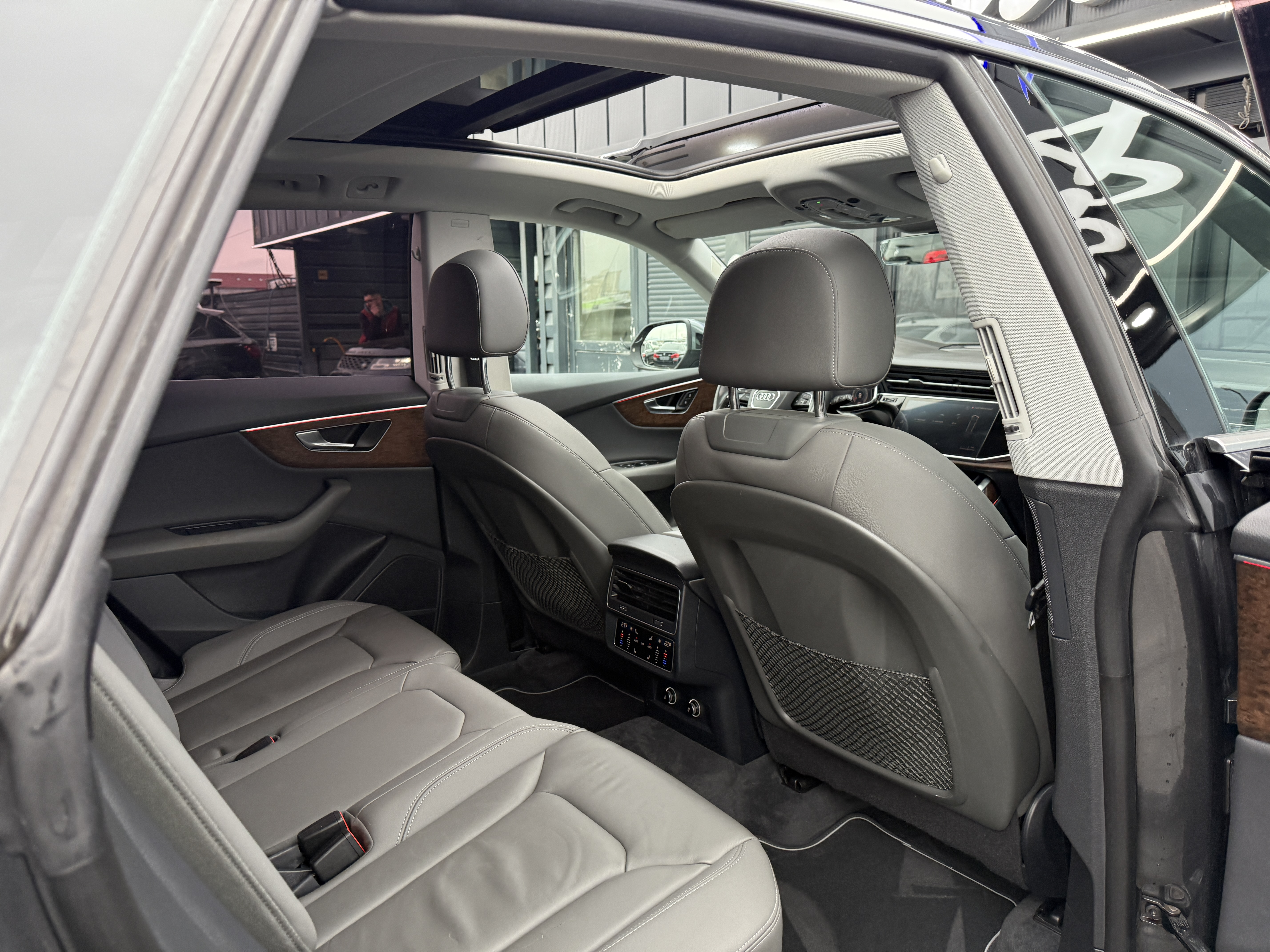 
								Audi Q8 50tdi full									
