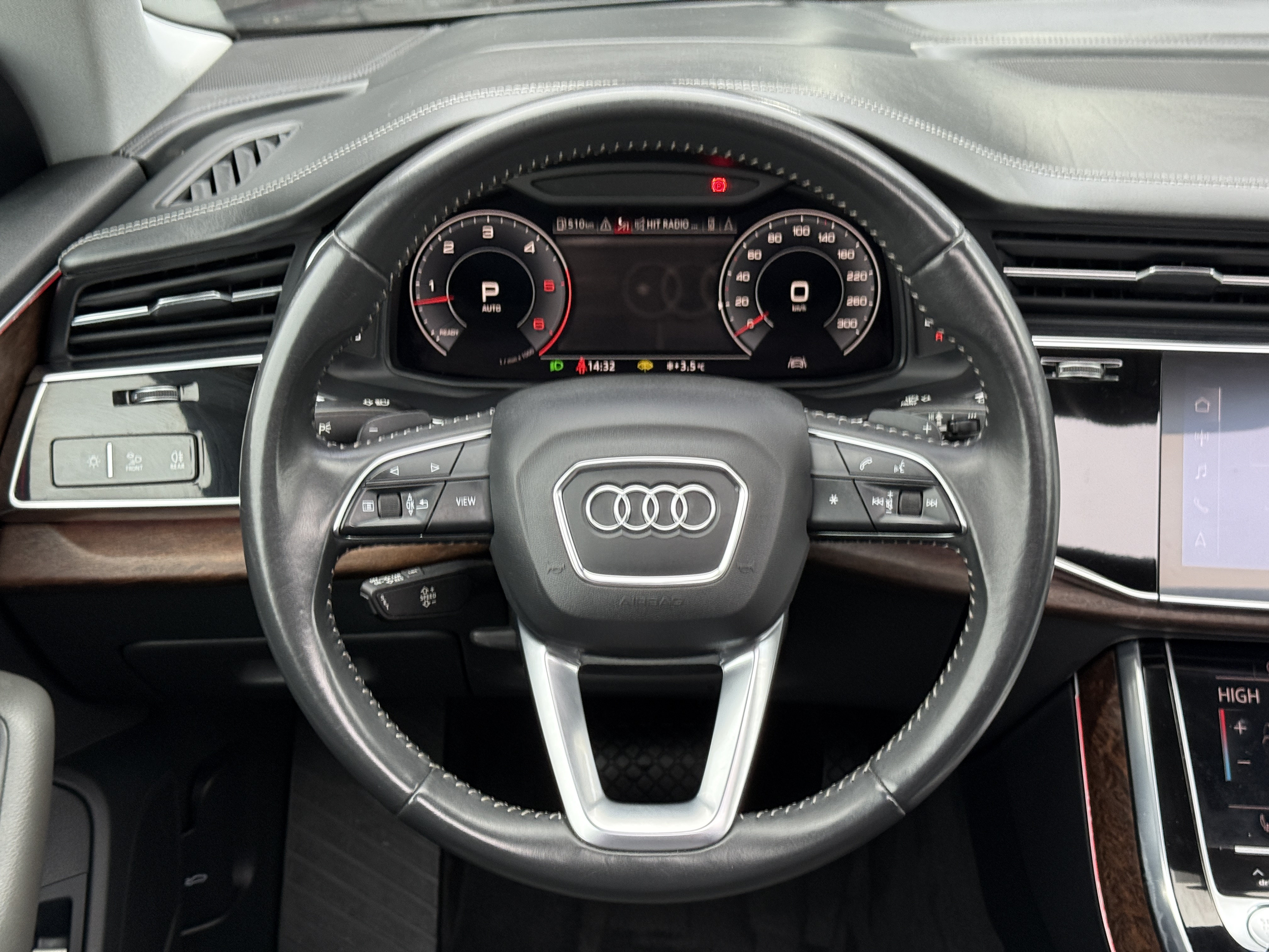 
								Audi Q8 50tdi full									