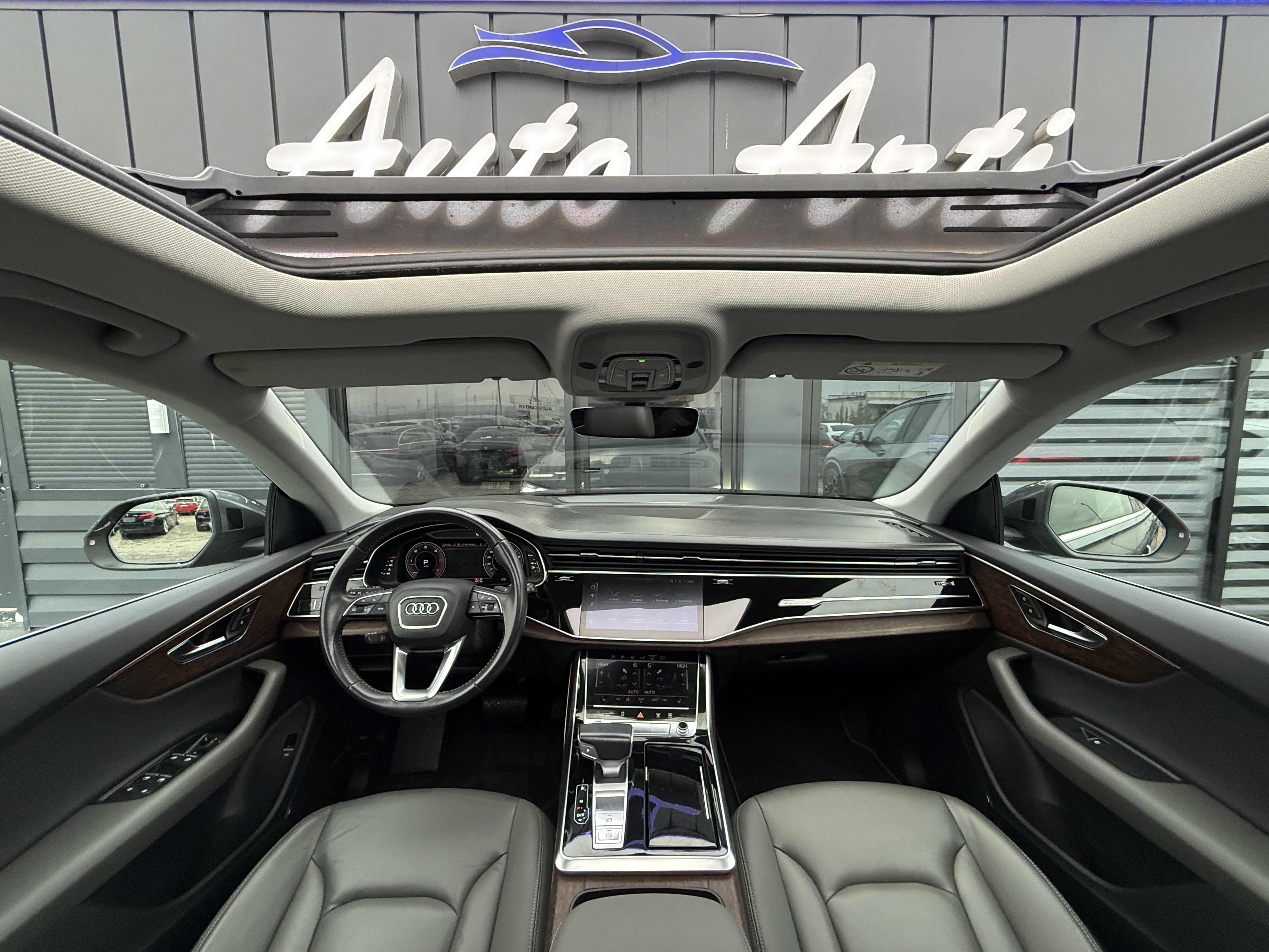 
								Audi Q8 50tdi full									