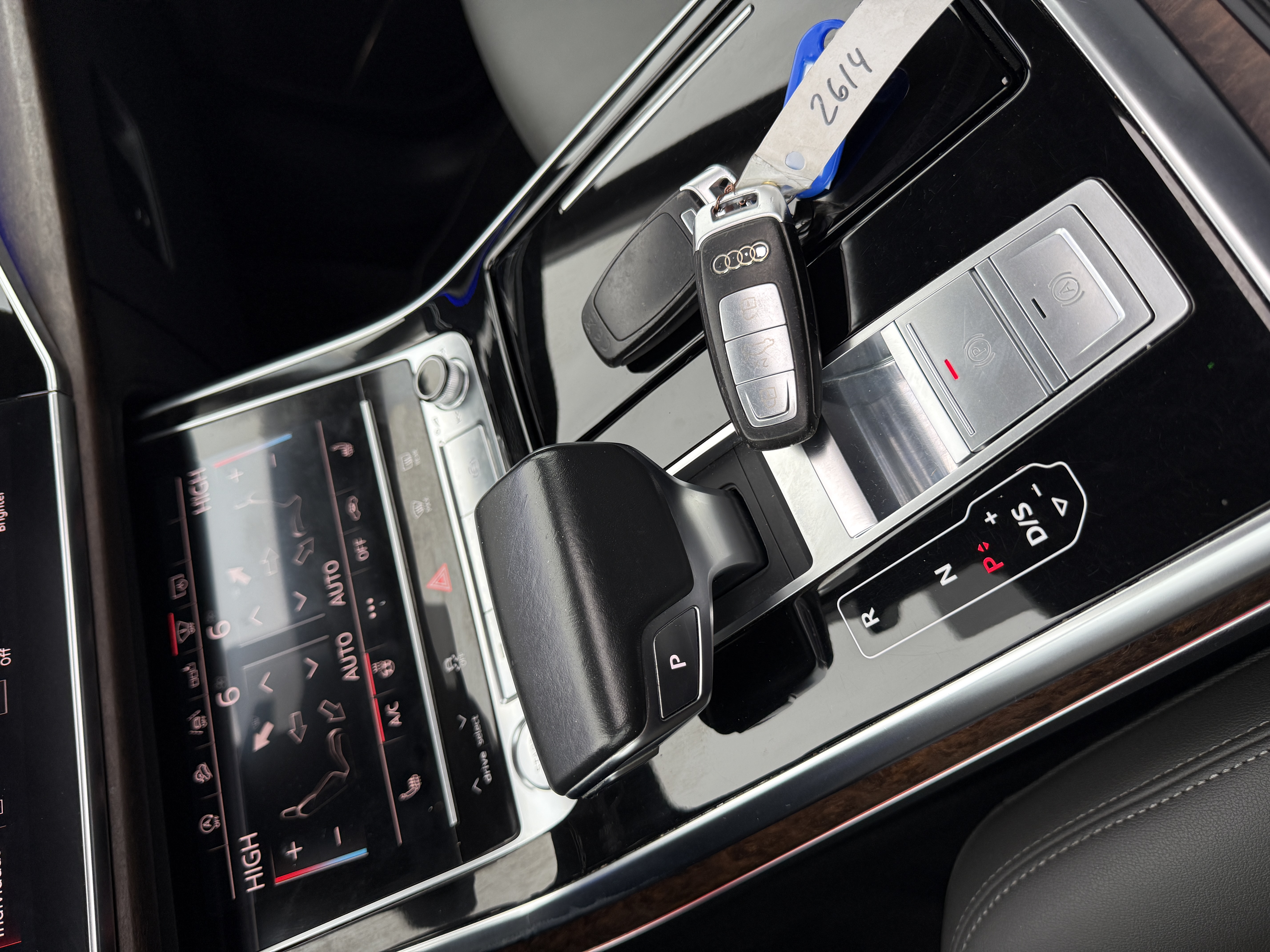 
								Audi Q8 50tdi full									