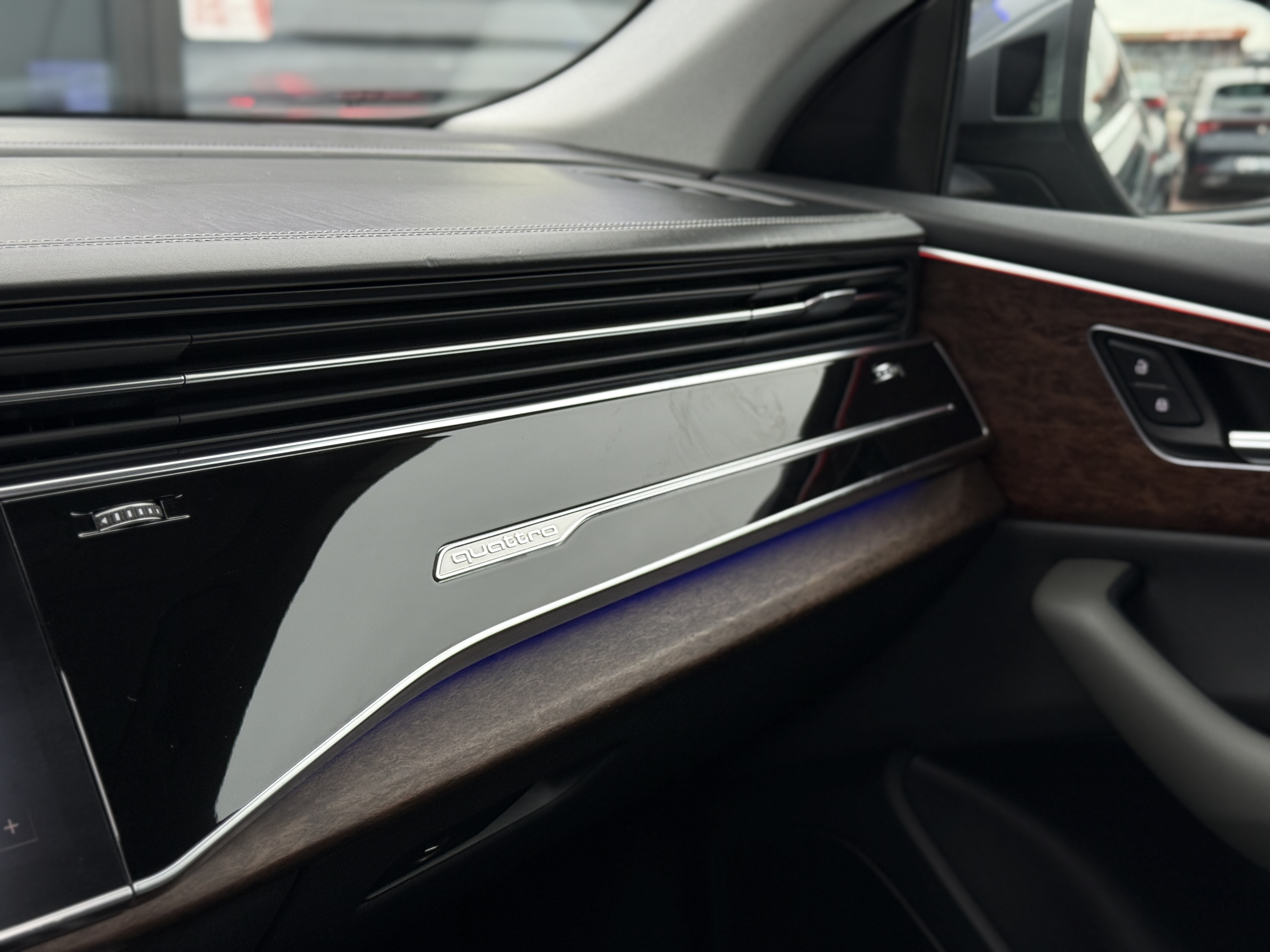 
								Audi Q8 50tdi full									