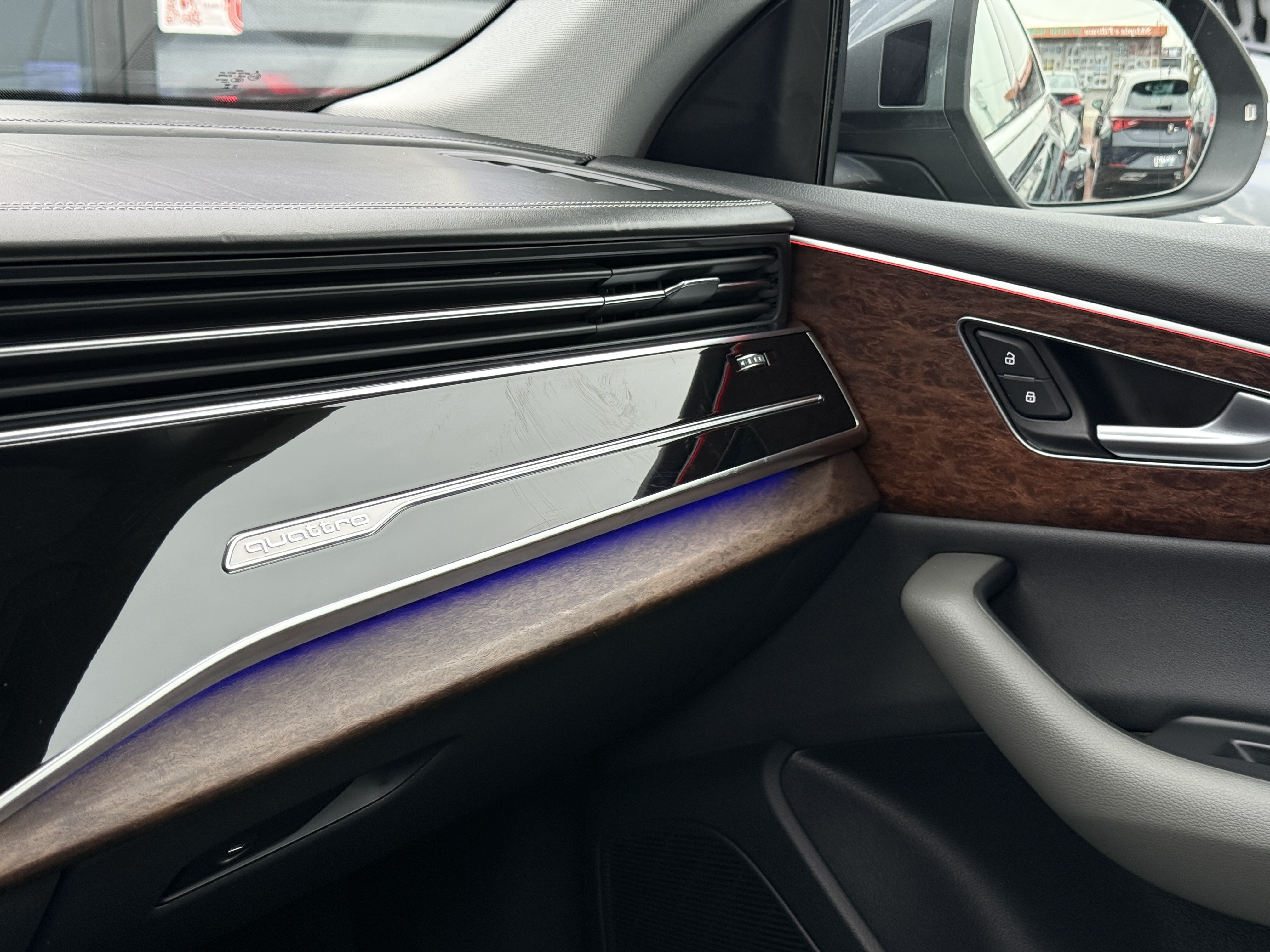 
								Audi Q8 50tdi full									