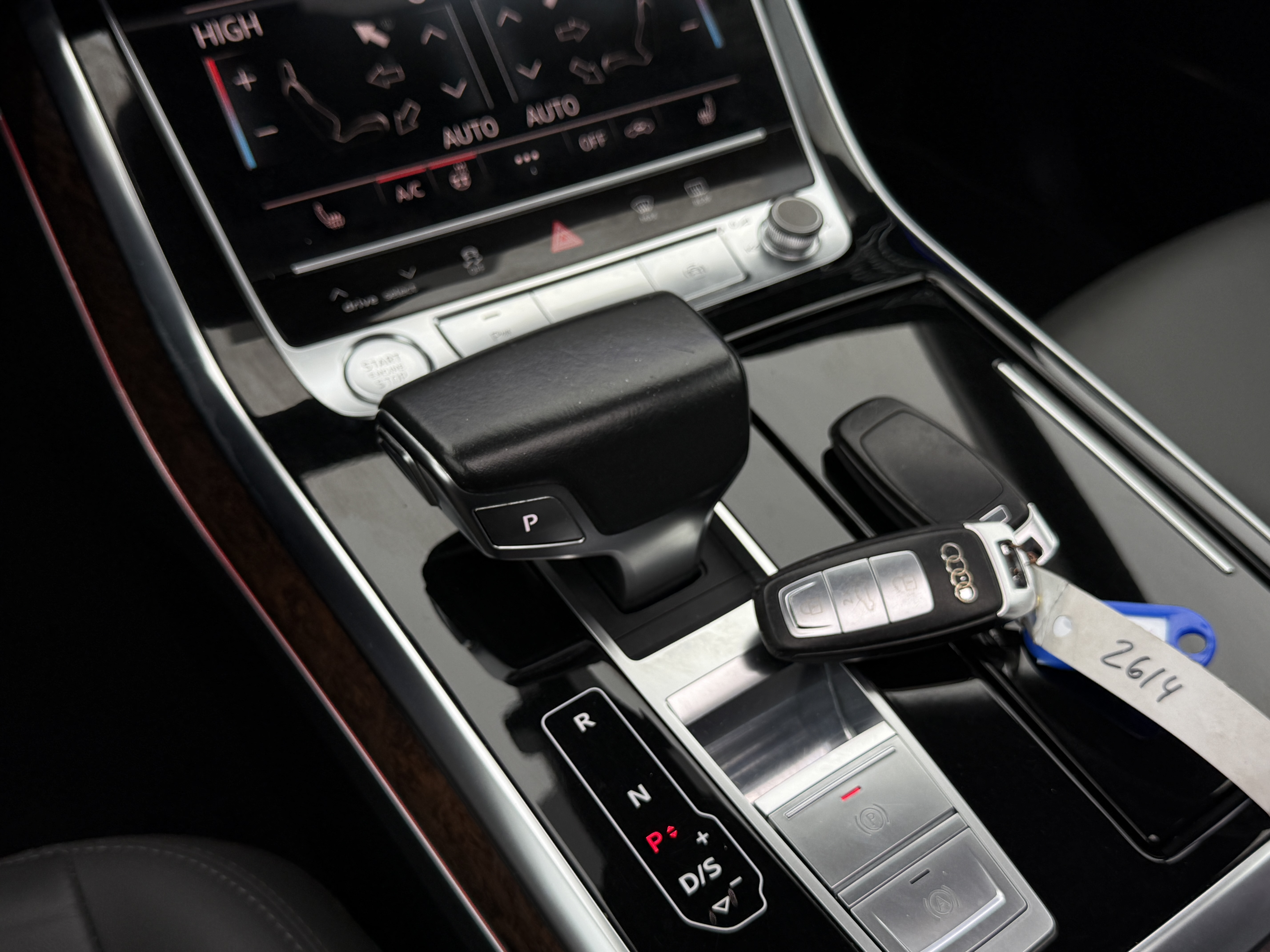 
								Audi Q8 50tdi full									