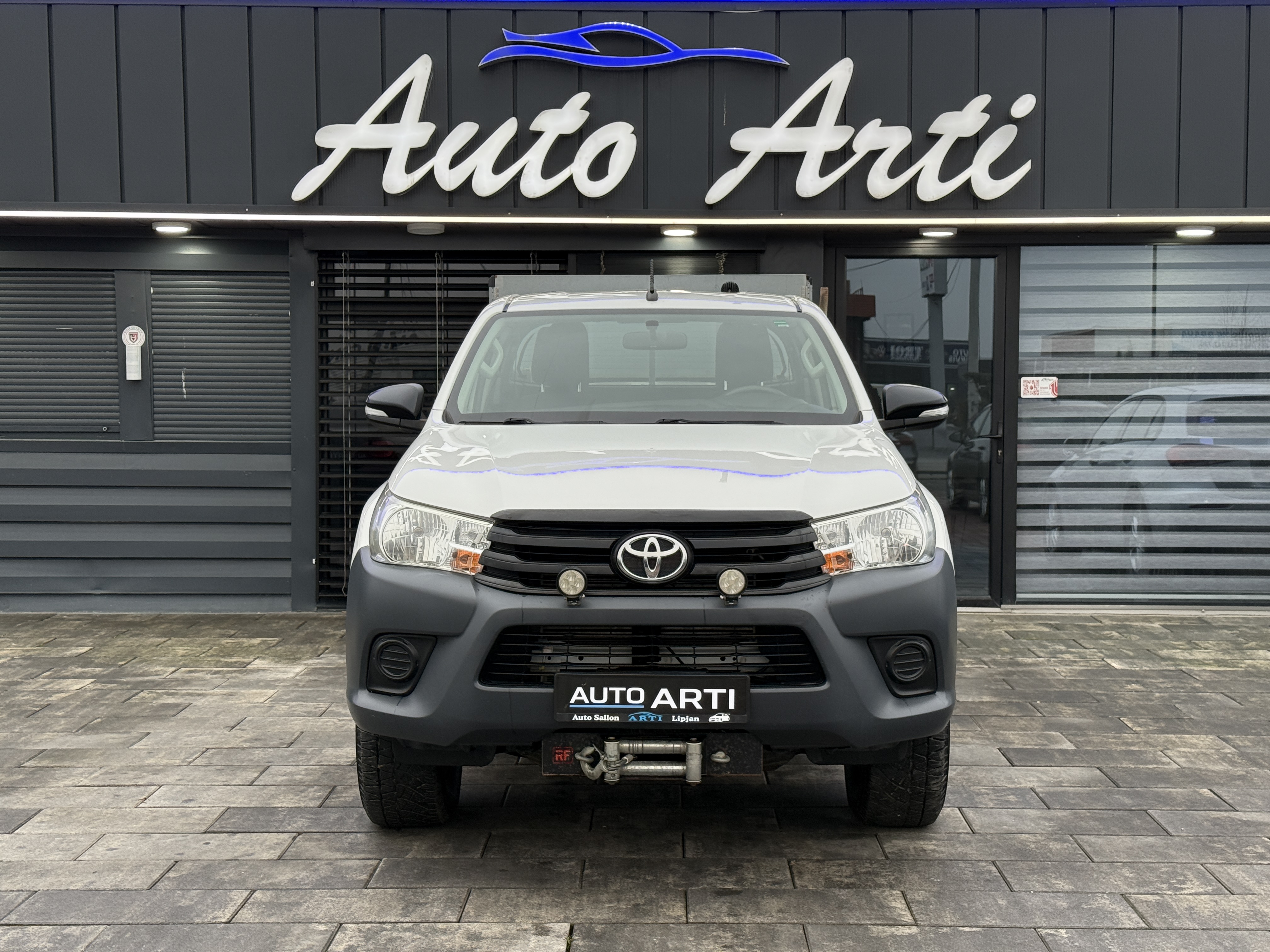 
								Toyota Hilux full									