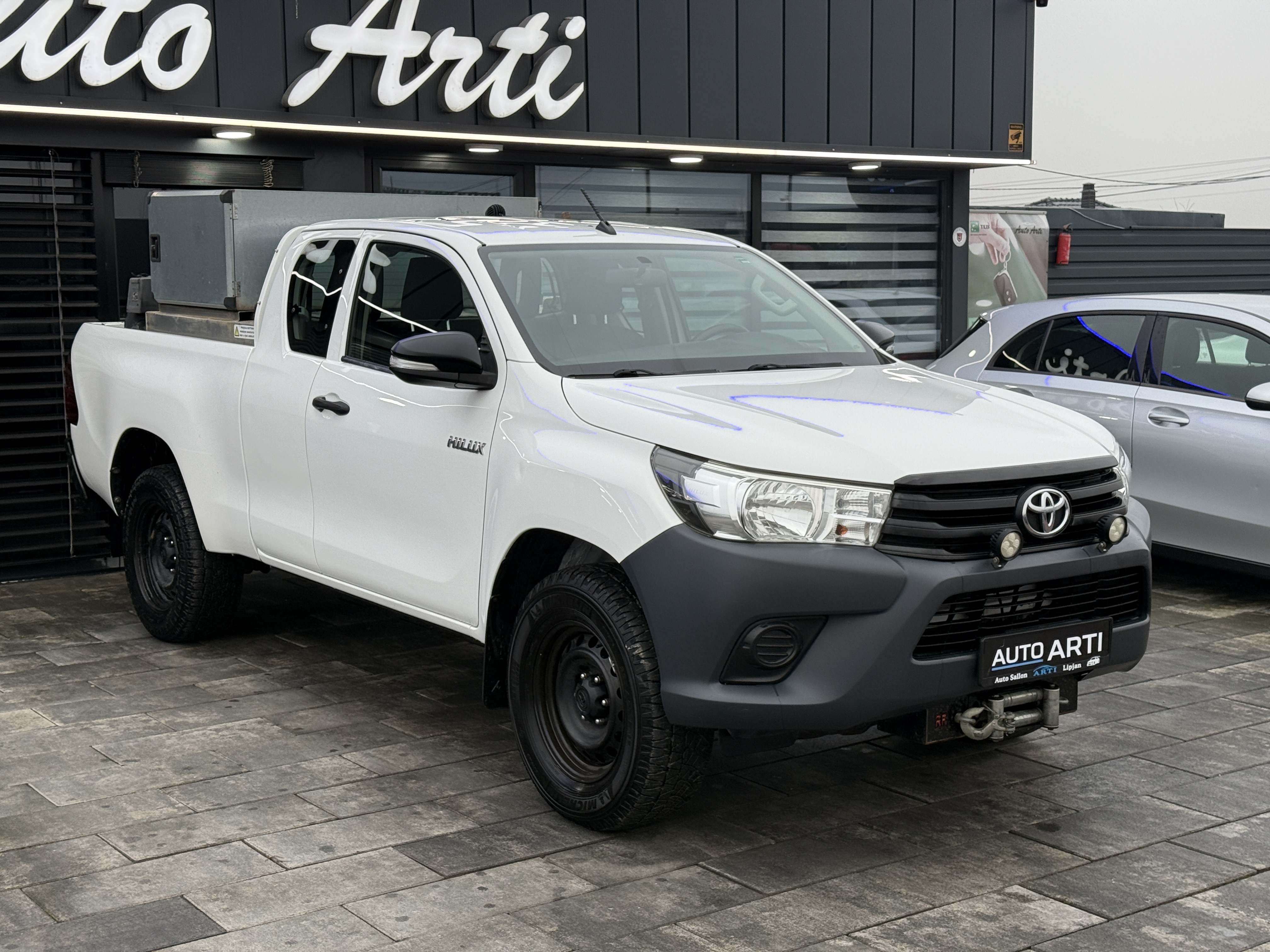 
								Toyota Hilux full									