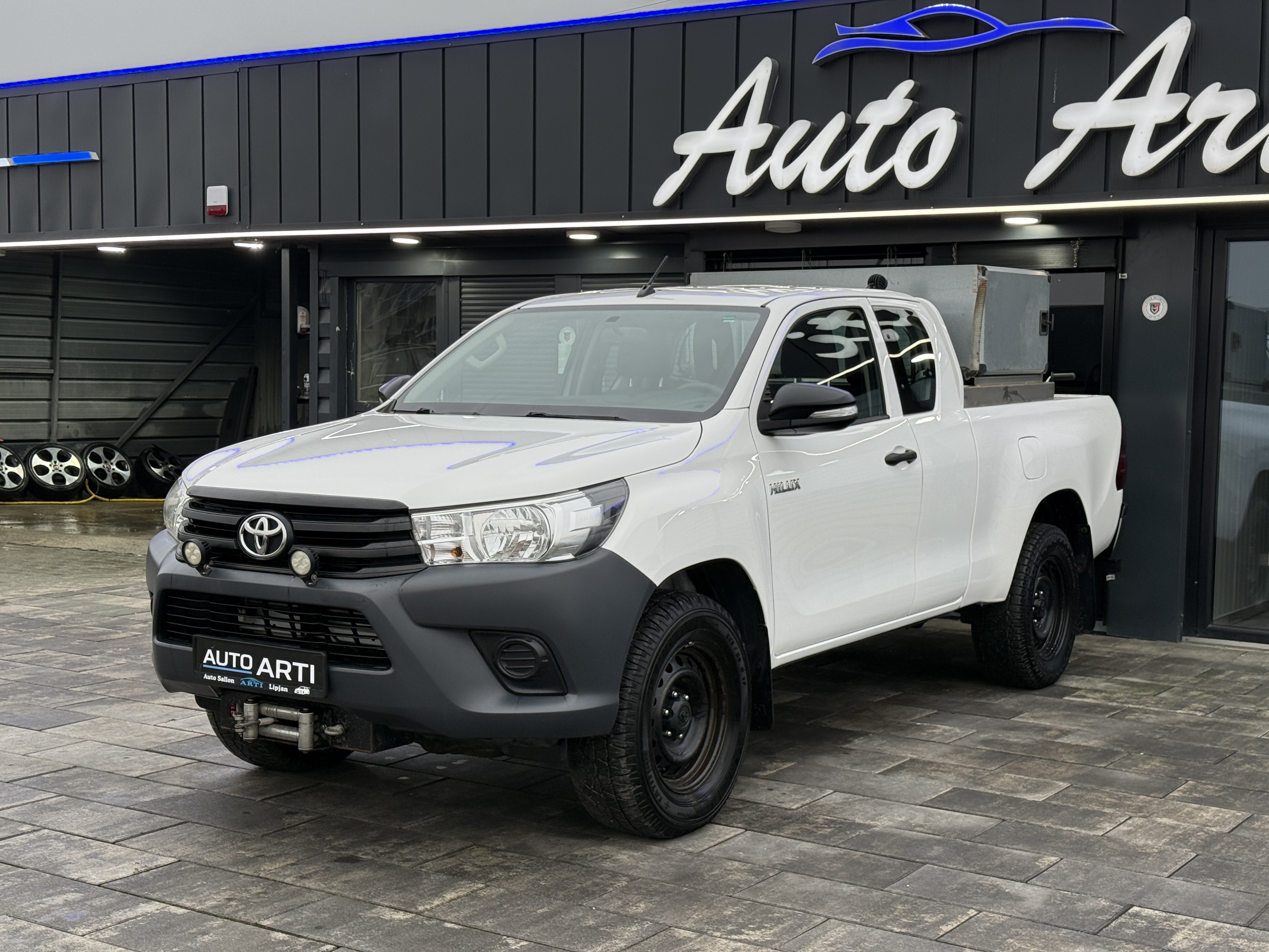 
								Toyota Hilux full									