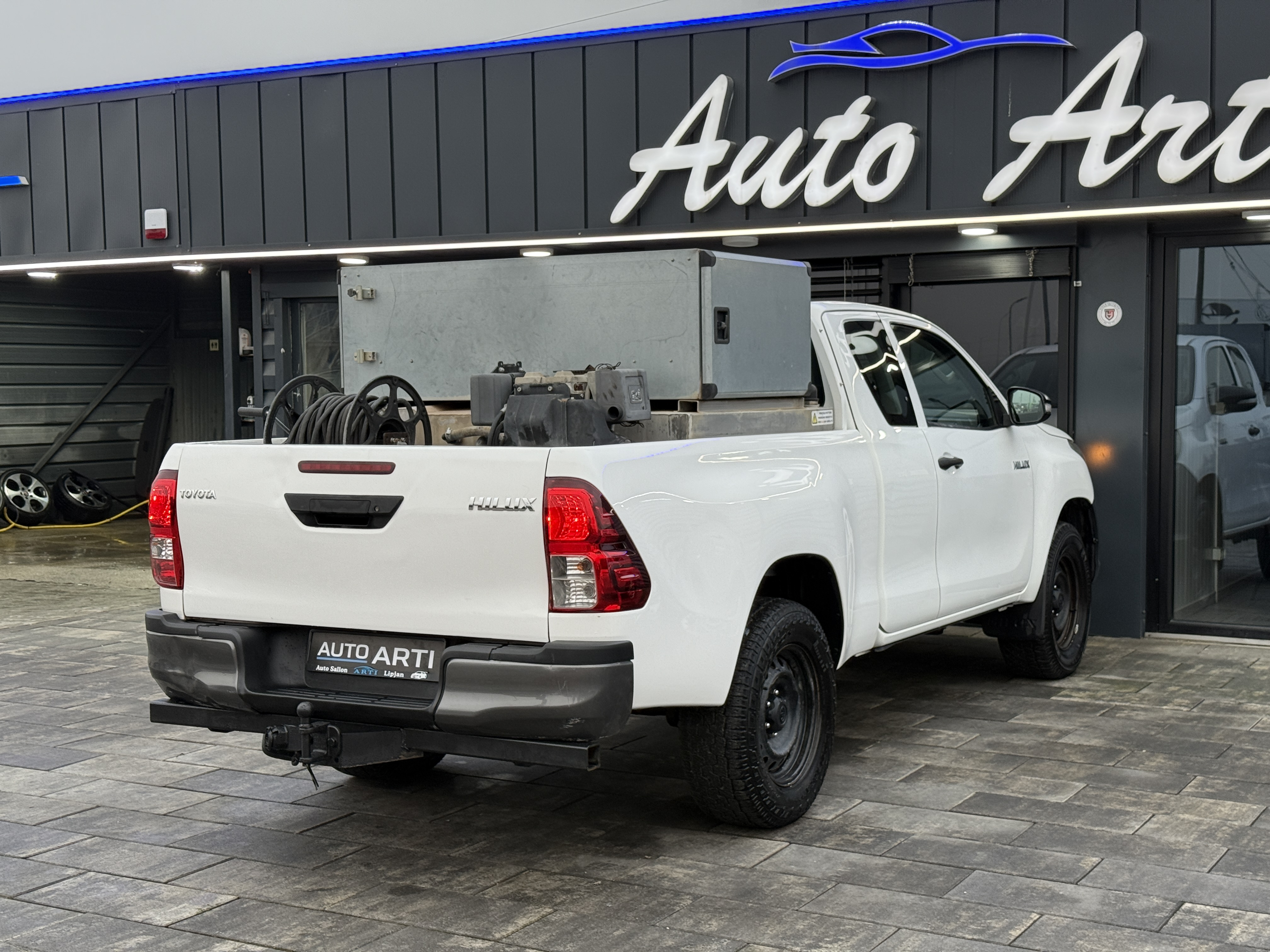 
								Toyota Hilux full									