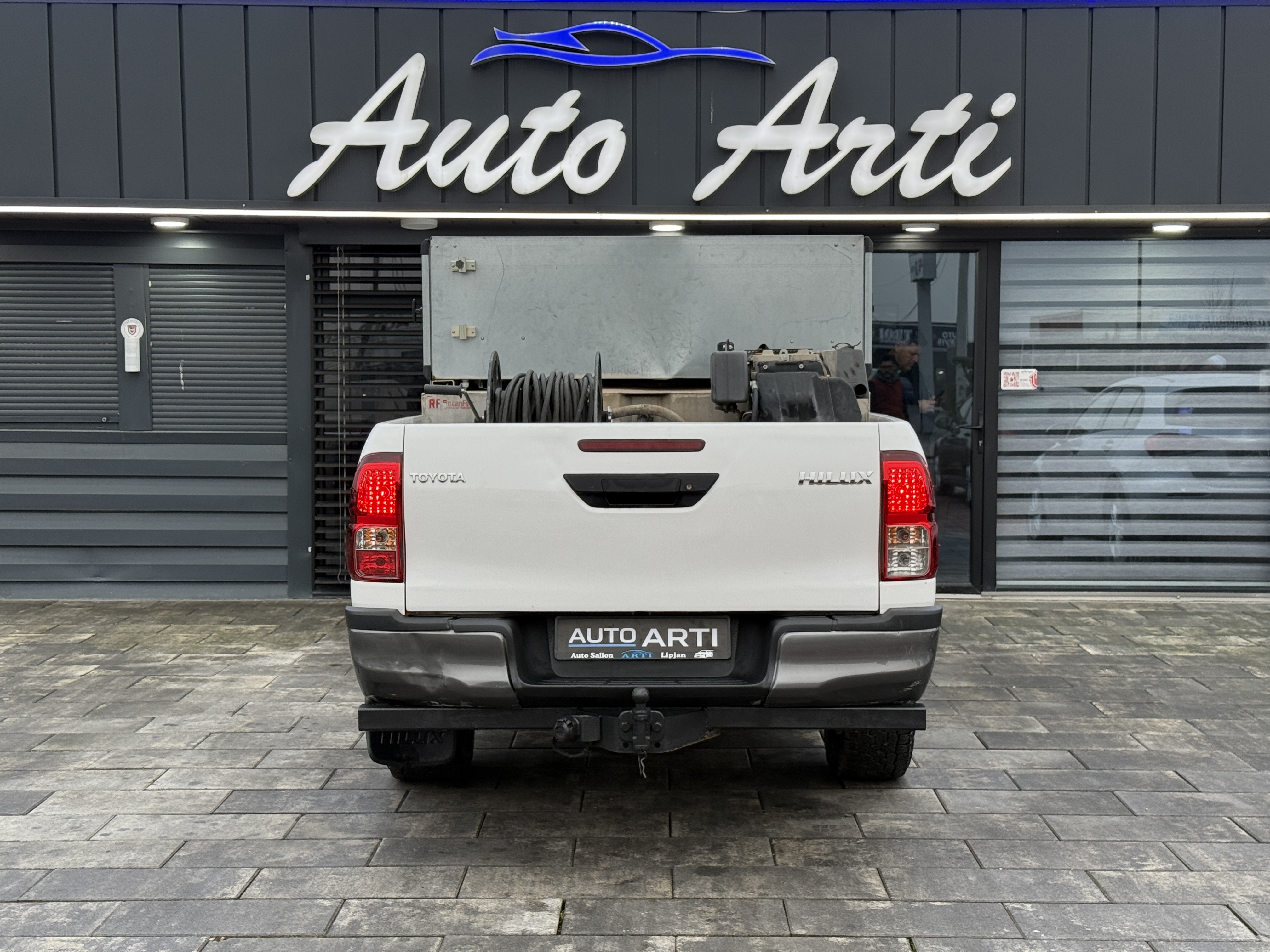 
								Toyota Hilux full									