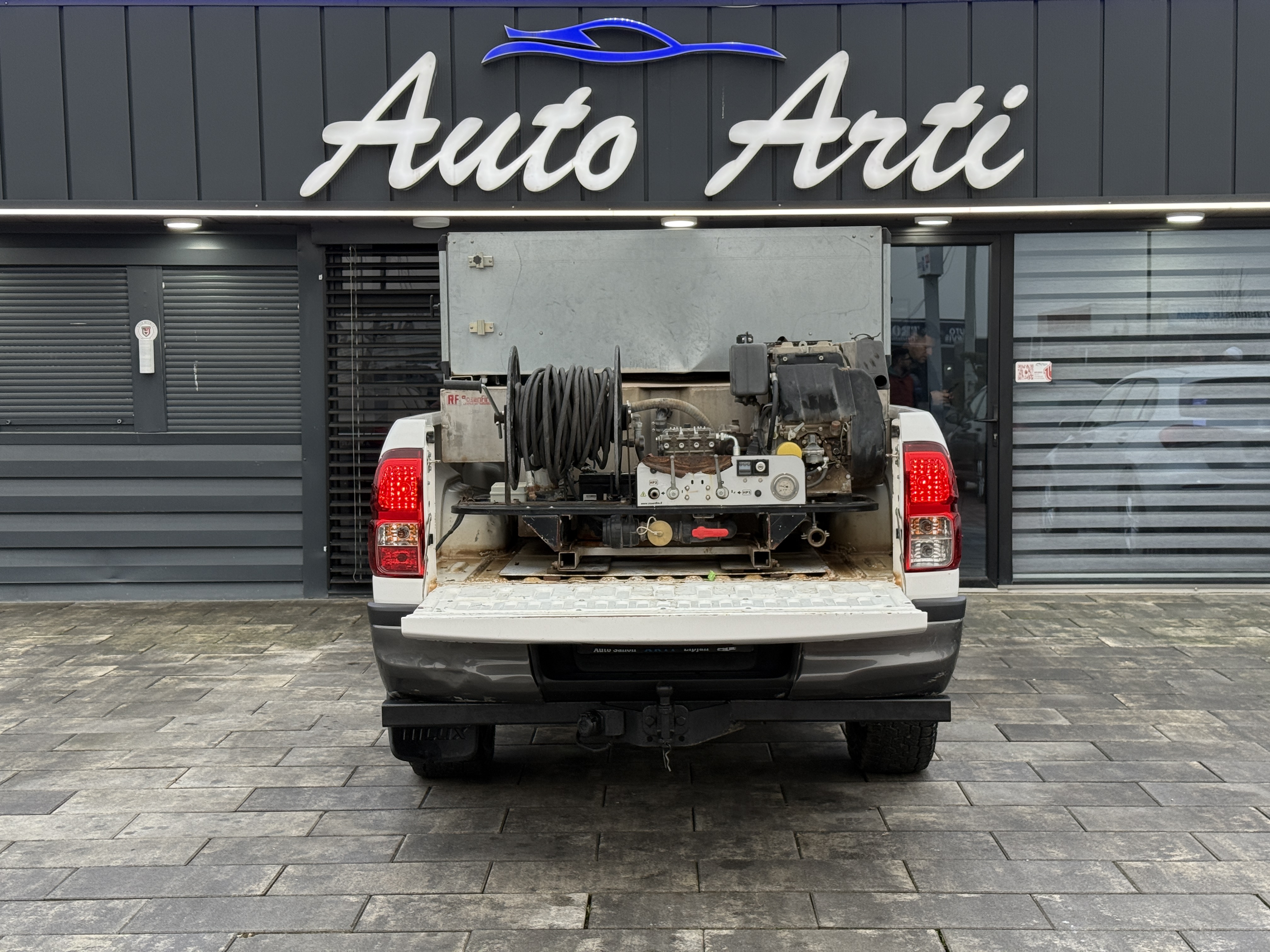 
								Toyota Hilux full									