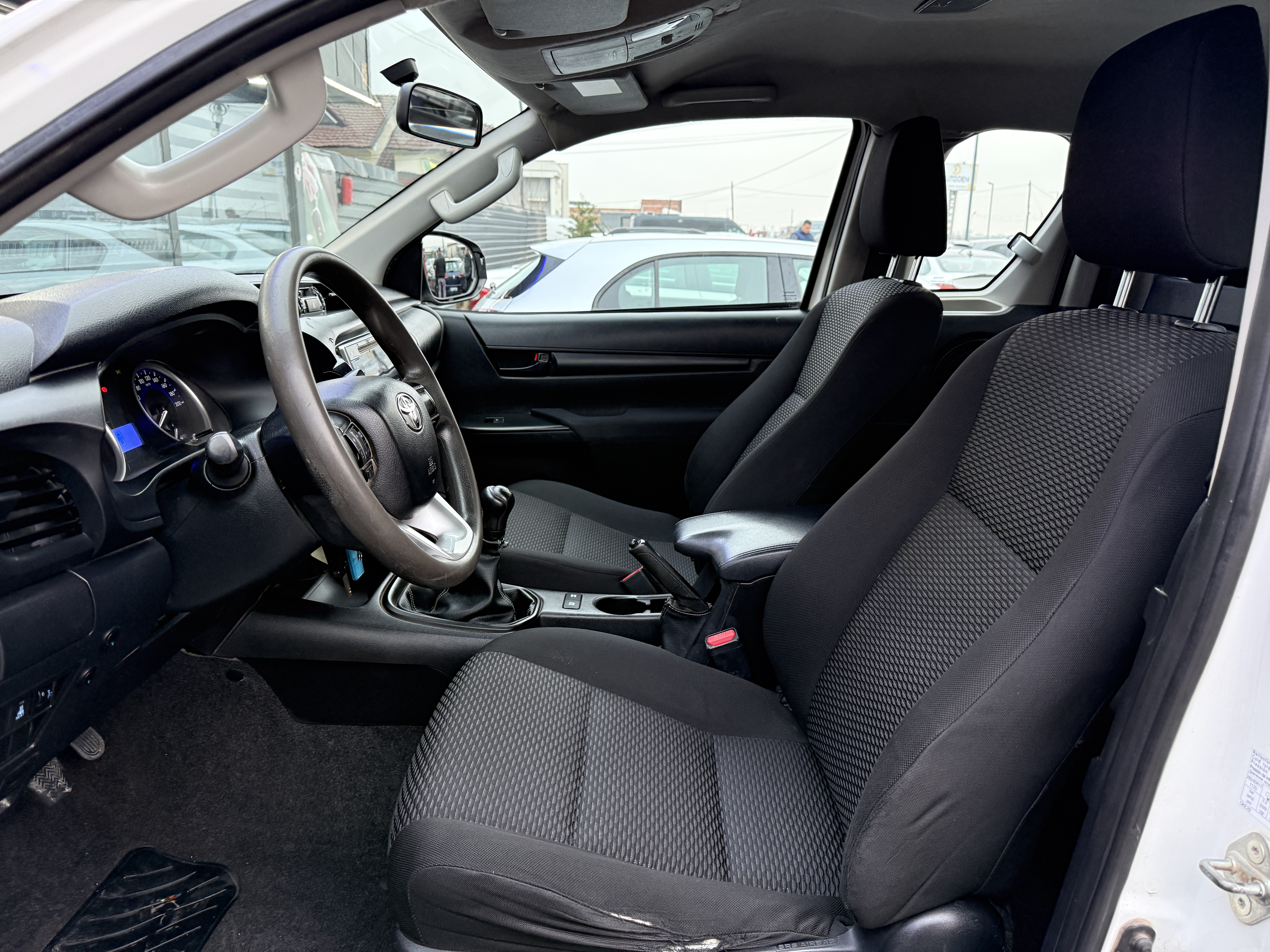 
								Toyota Hilux full									