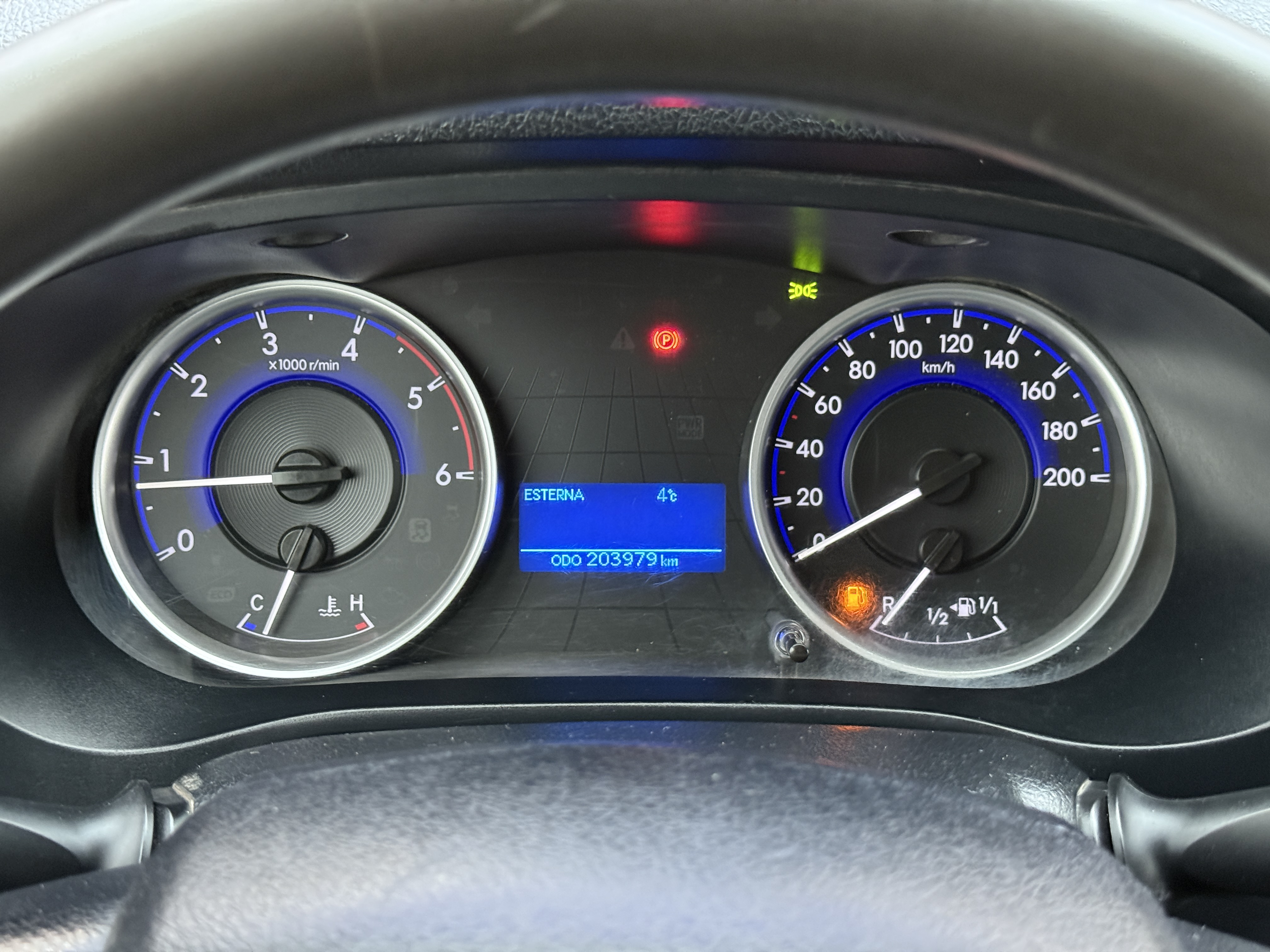 
								Toyota Hilux full									