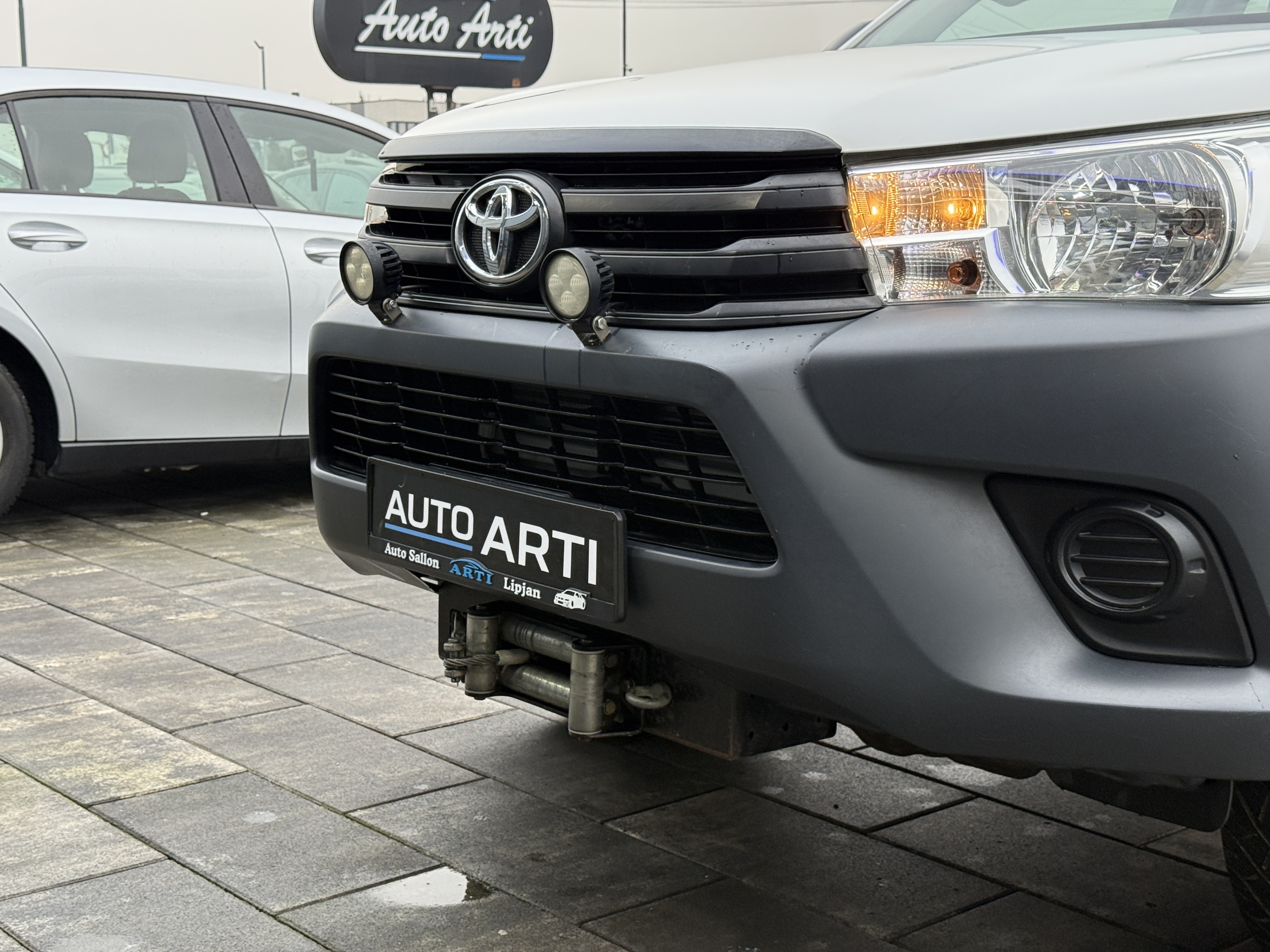 
								Toyota Hilux full									