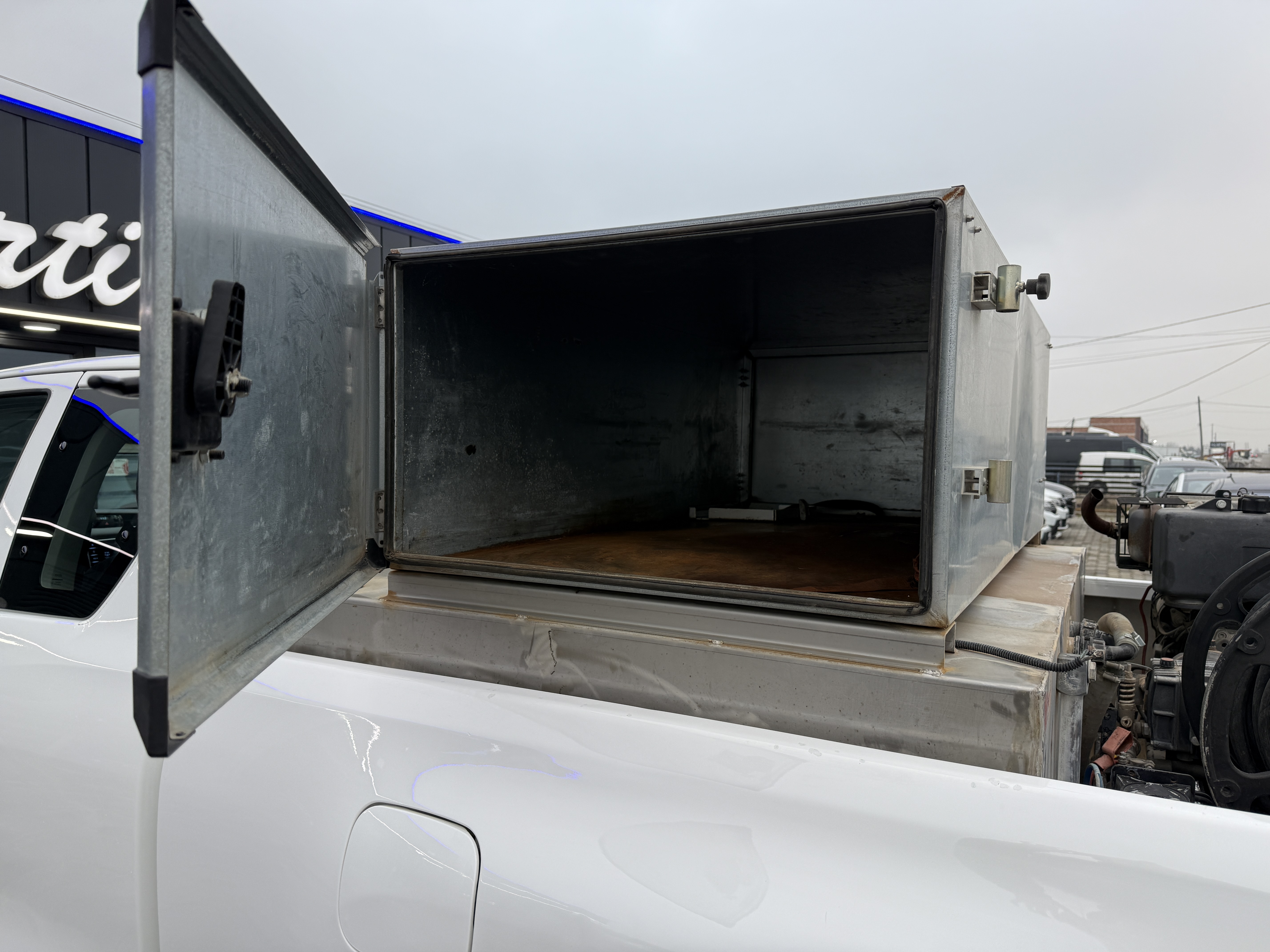 
								Toyota Hilux full									