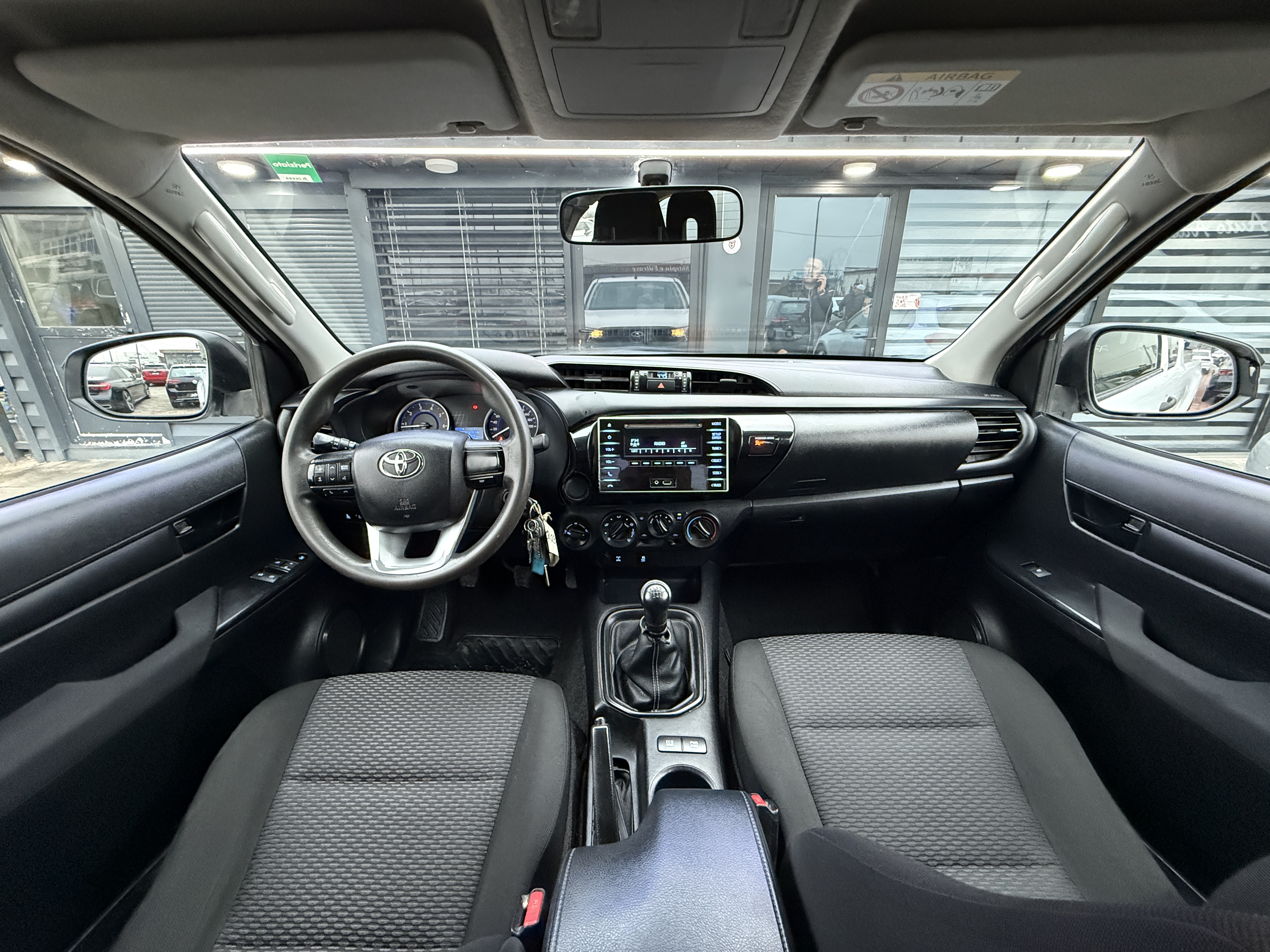 
								Toyota Hilux full									