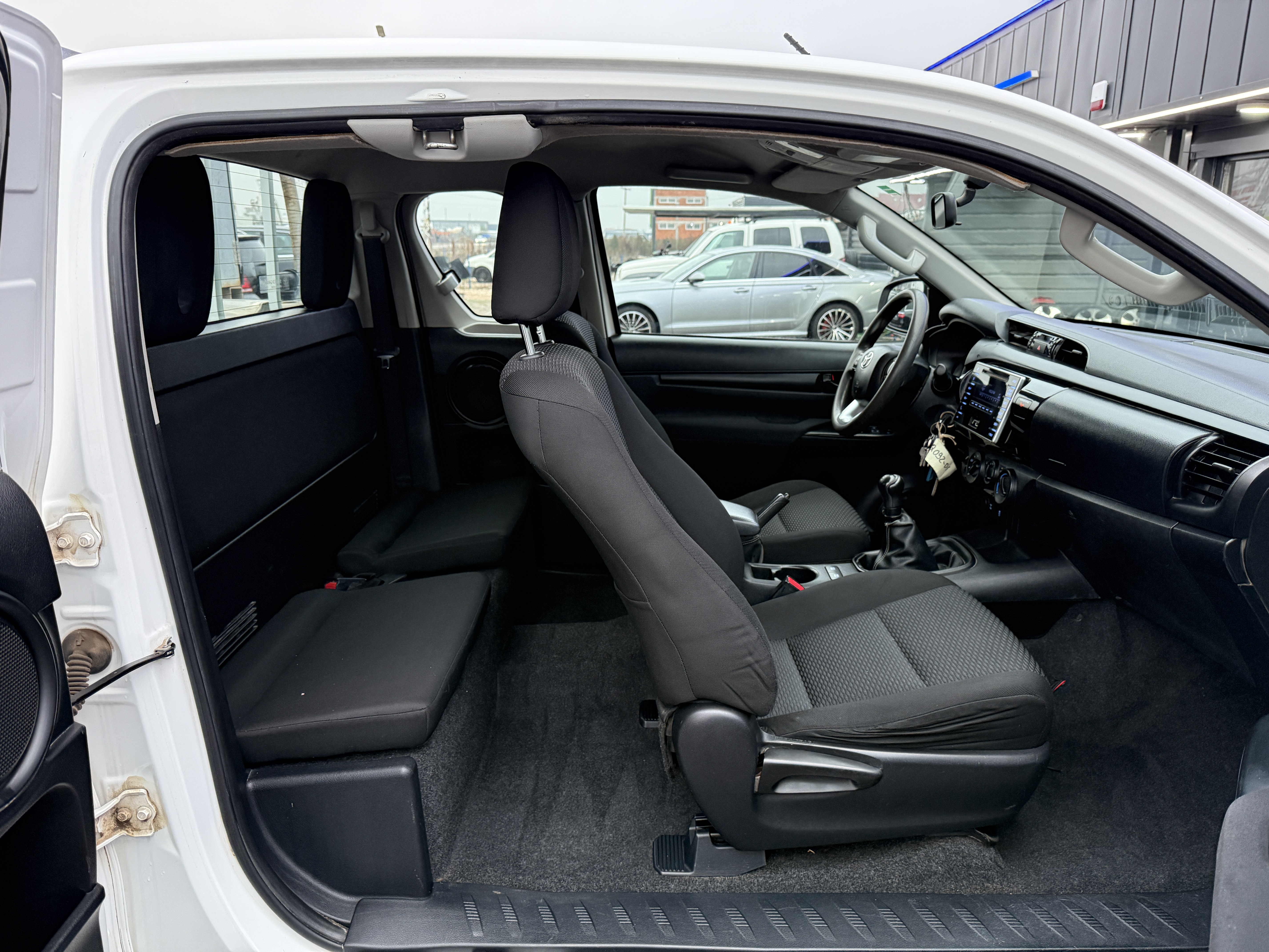 
								Toyota Hilux full									