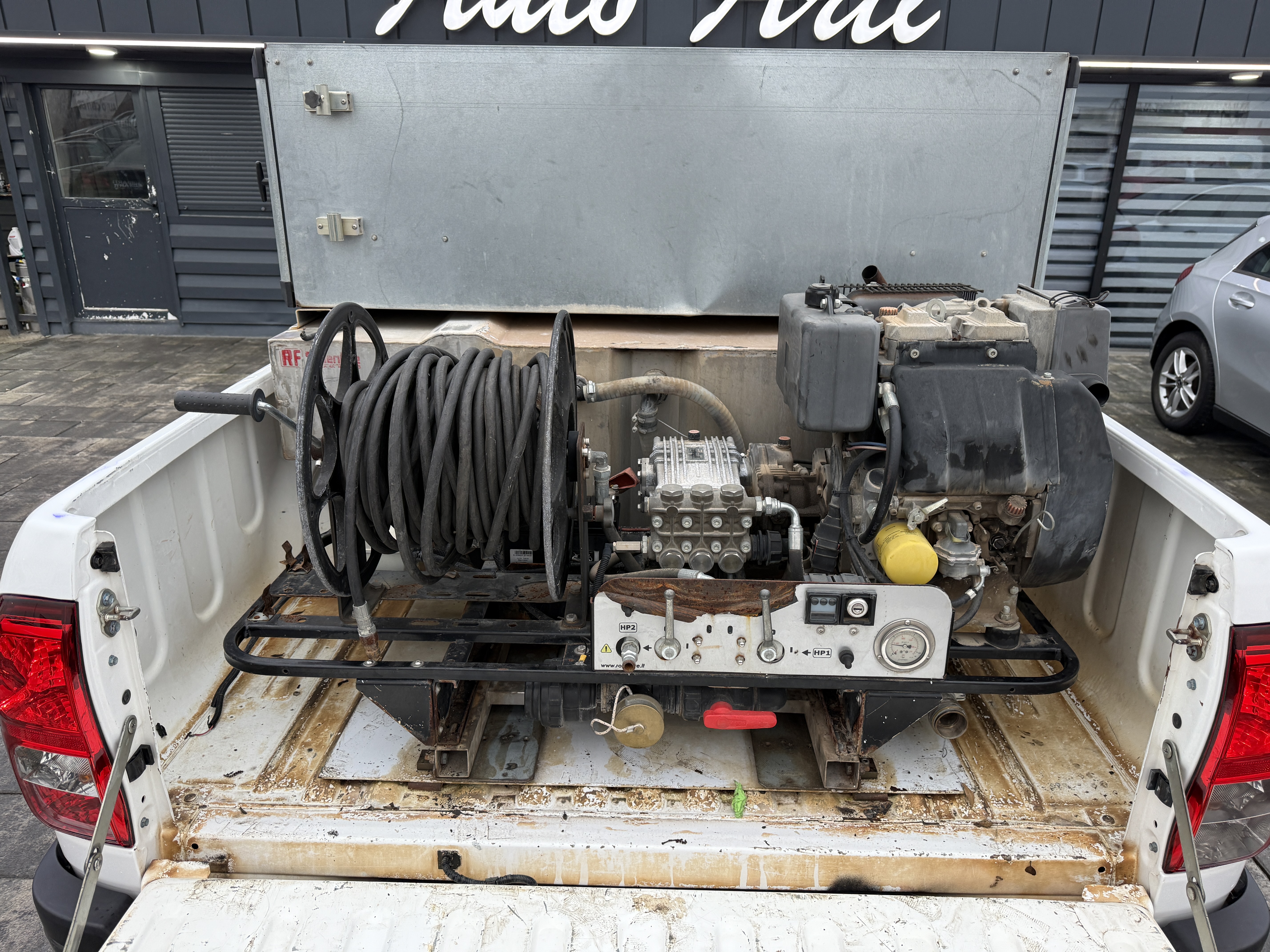 
								Toyota Hilux full									