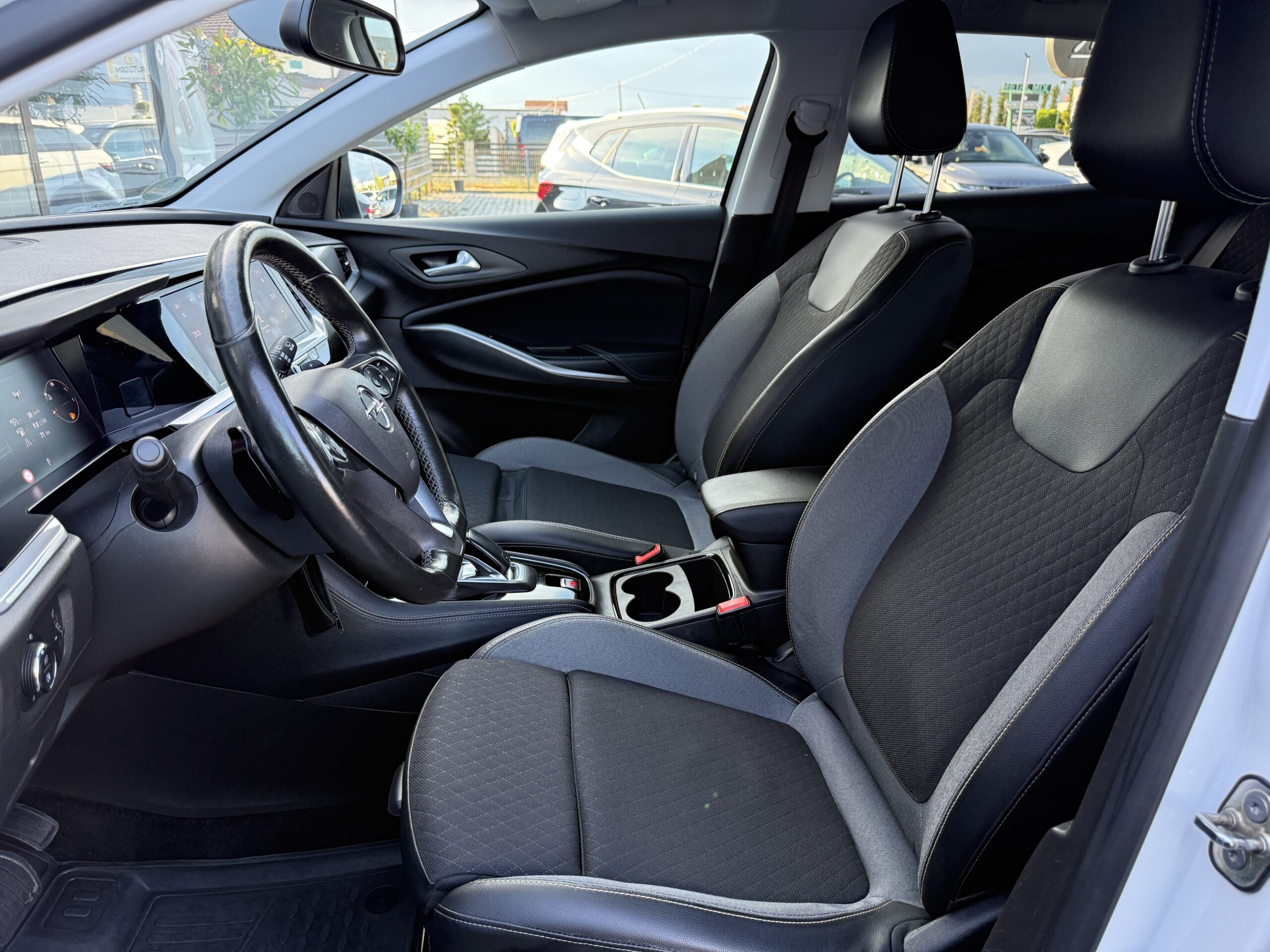
								Opel Grandland X full									