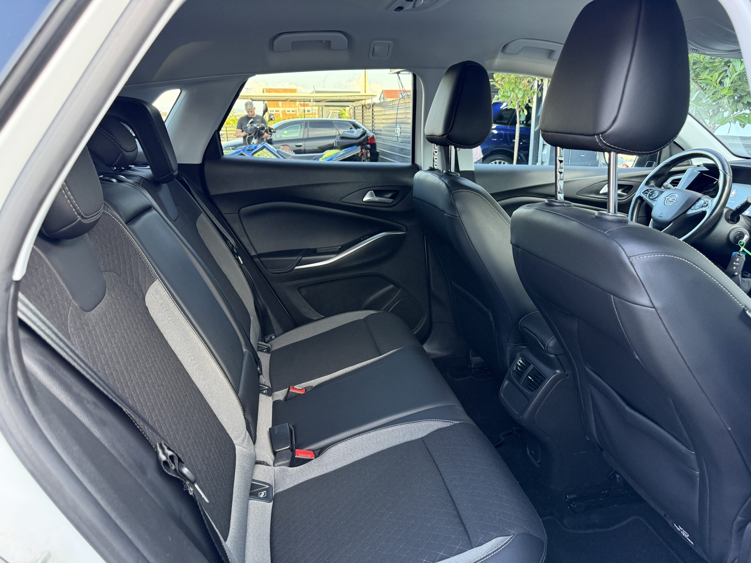 
								Opel Grandland X full									