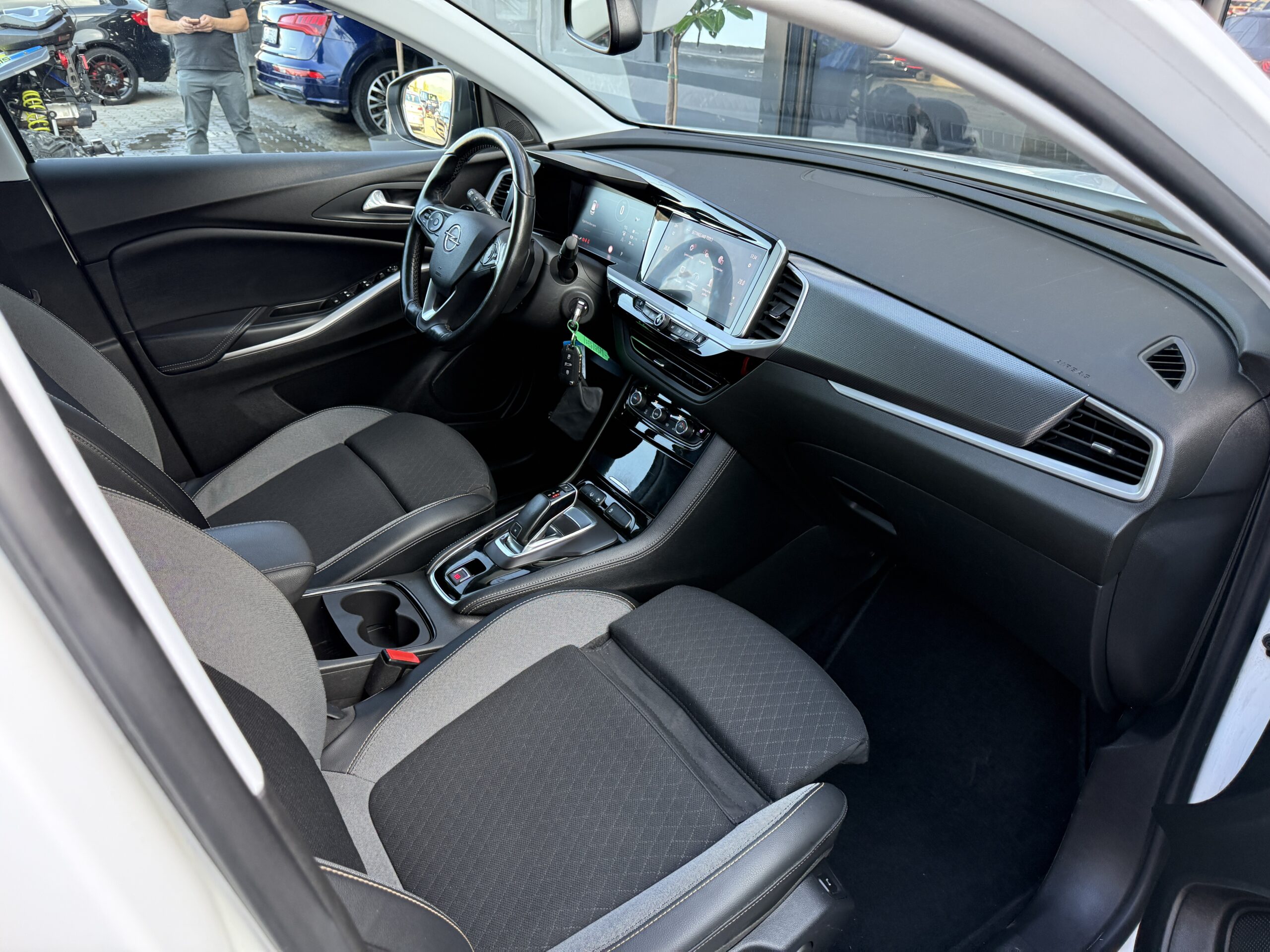 
								Opel Grandland X full									