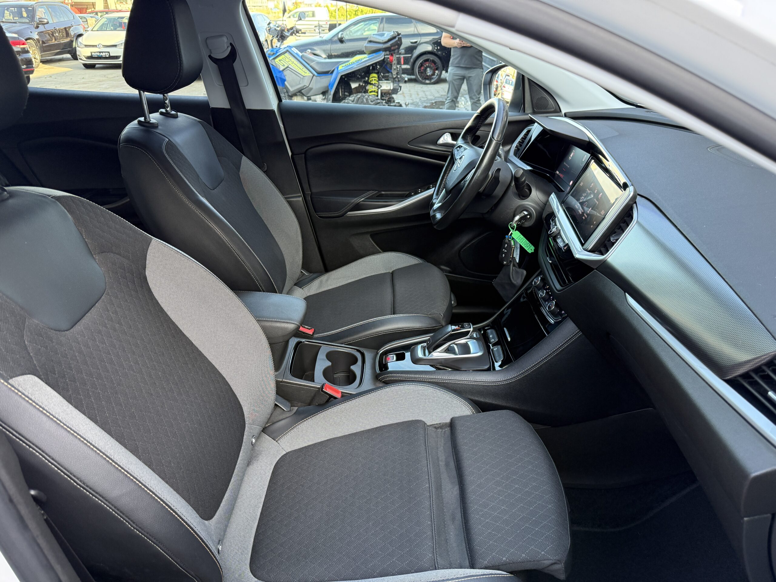 
								Opel Grandland X full									