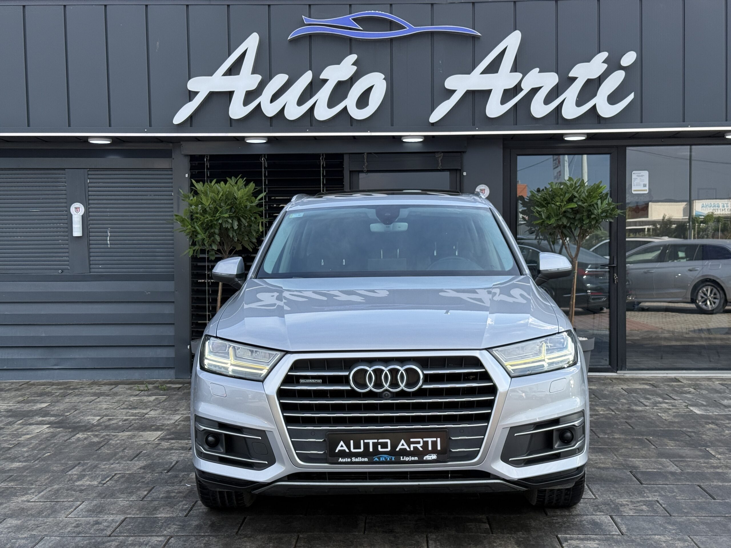 
								Audi Q7 full									