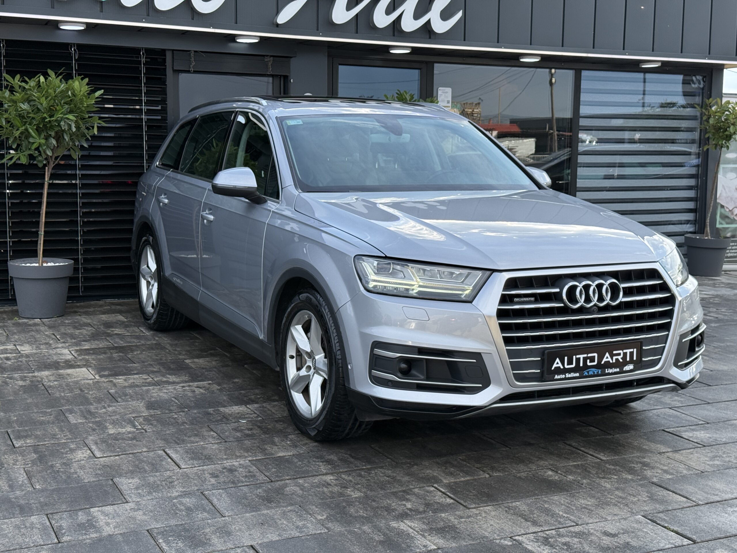 
								Audi Q7 full									