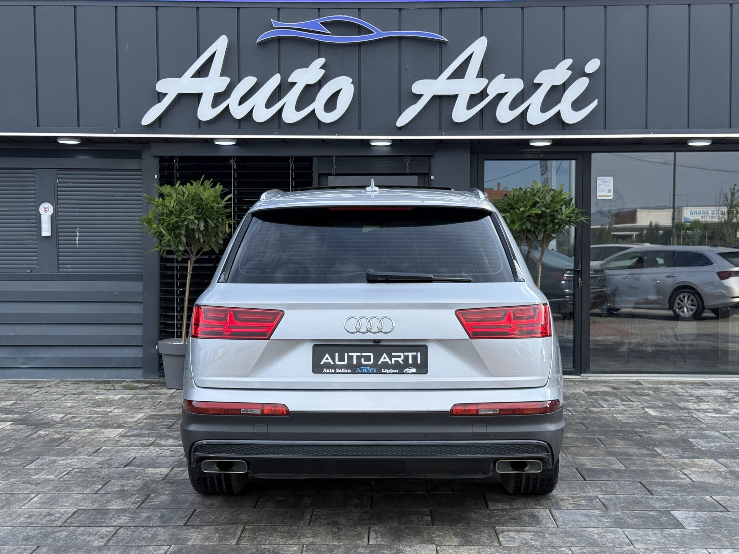 
								Audi Q7 full									