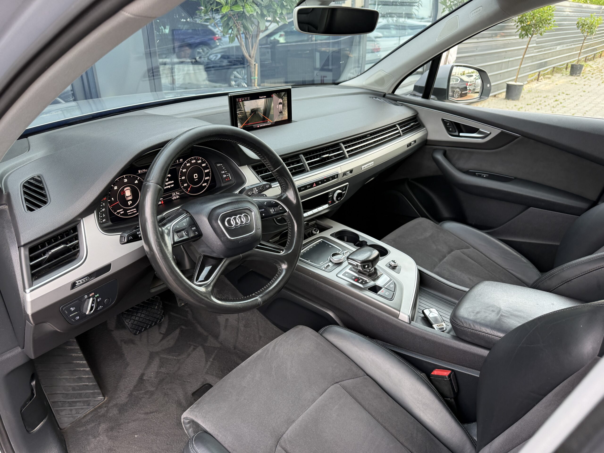 
								Audi Q7 full									