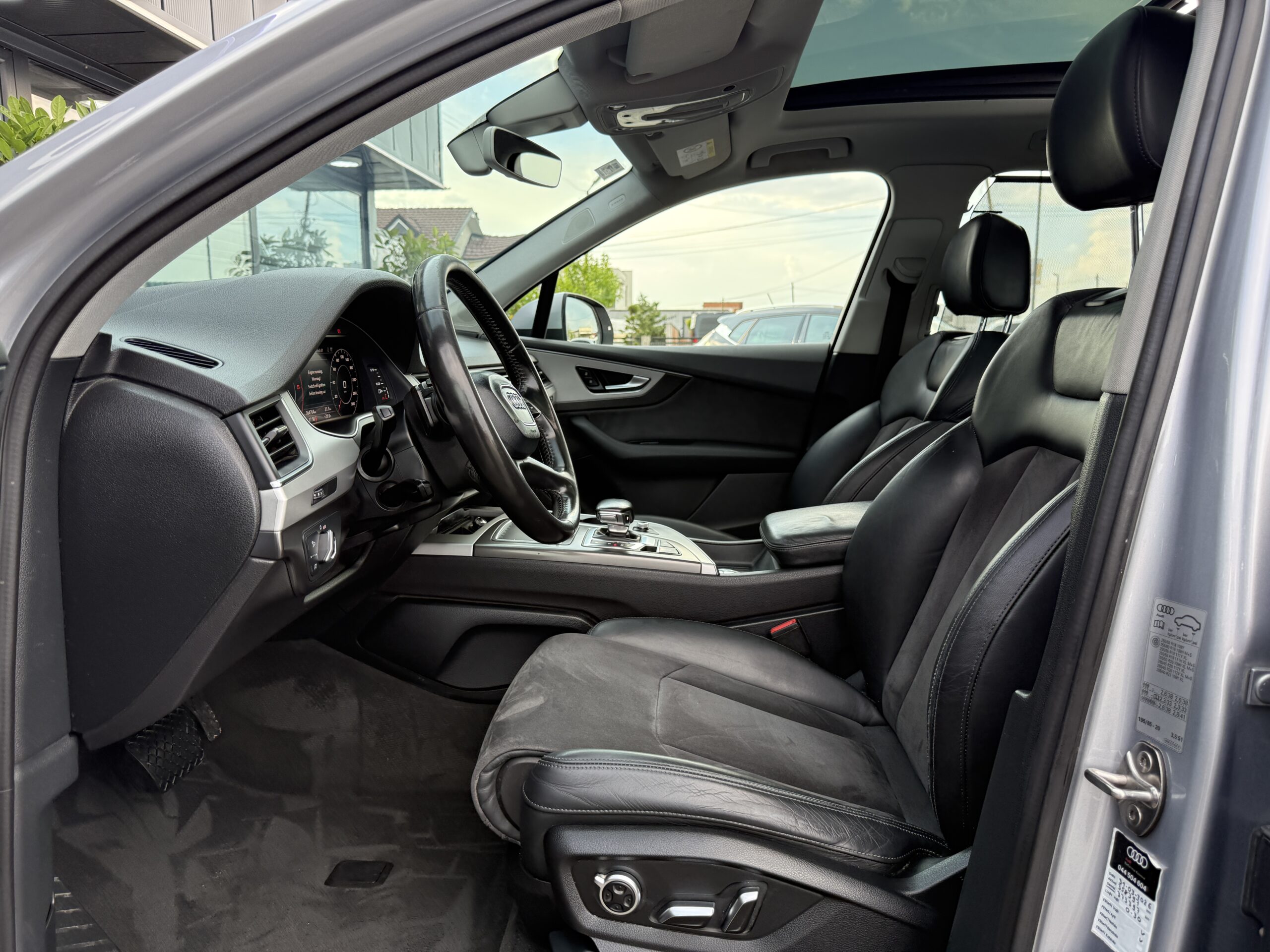 
								Audi Q7 full									