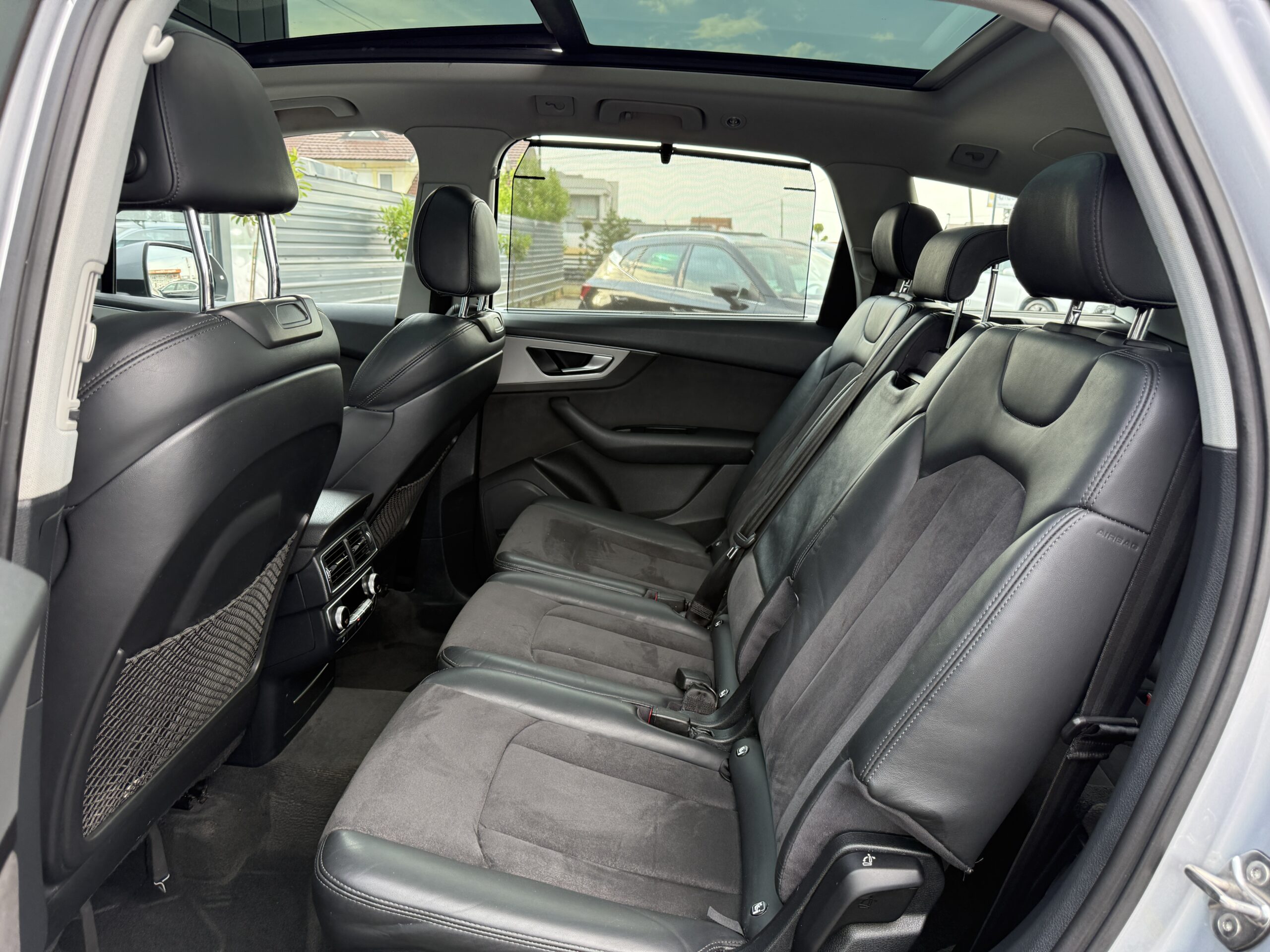 
								Audi Q7 full									