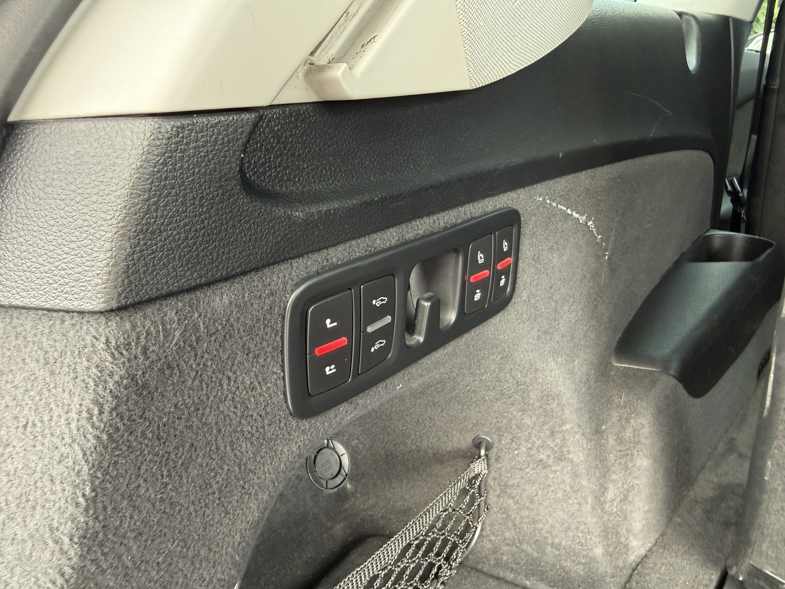 
								Audi Q7 full									
