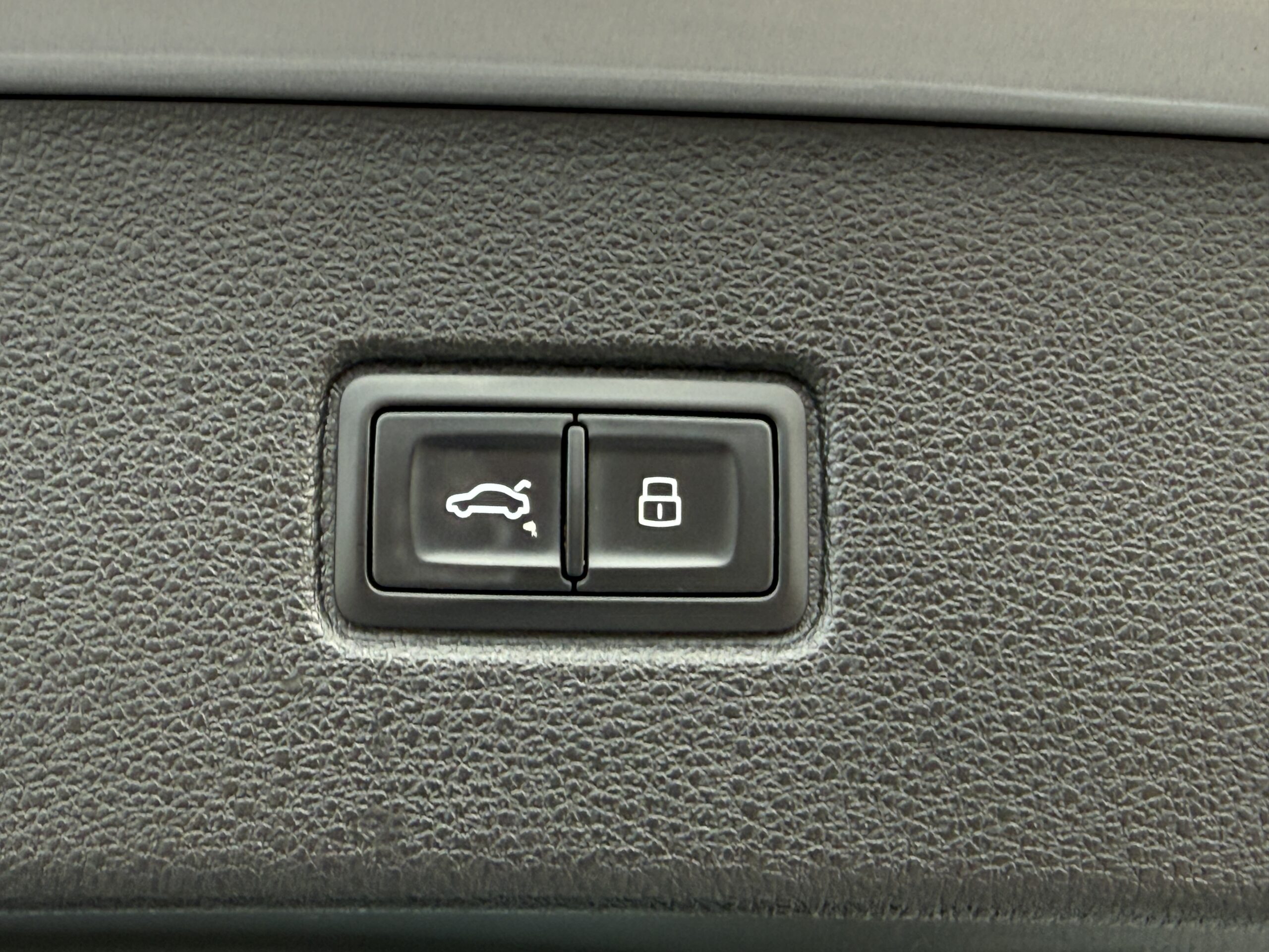 
								Audi Q7 full									