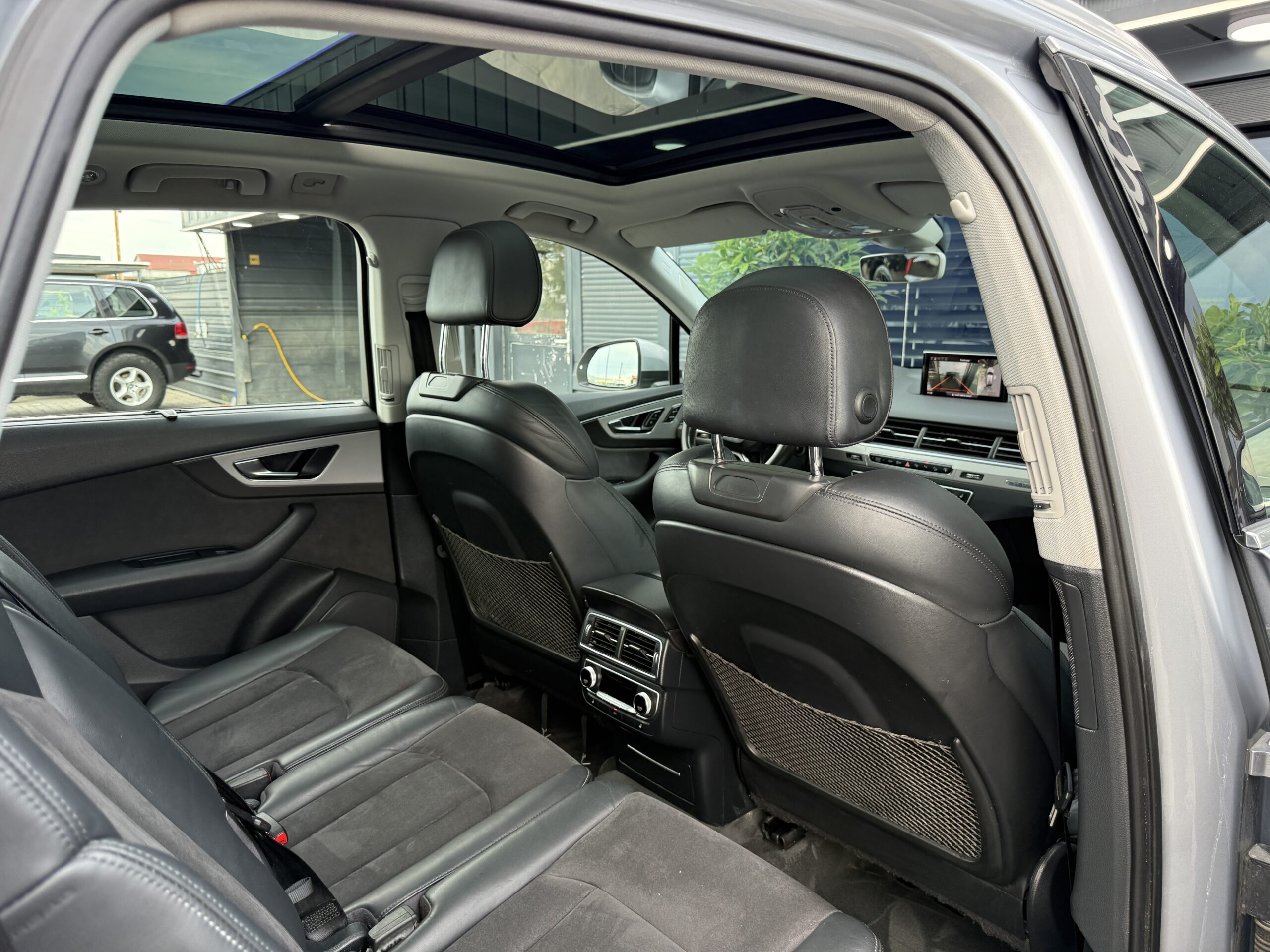 
								Audi Q7 full									
