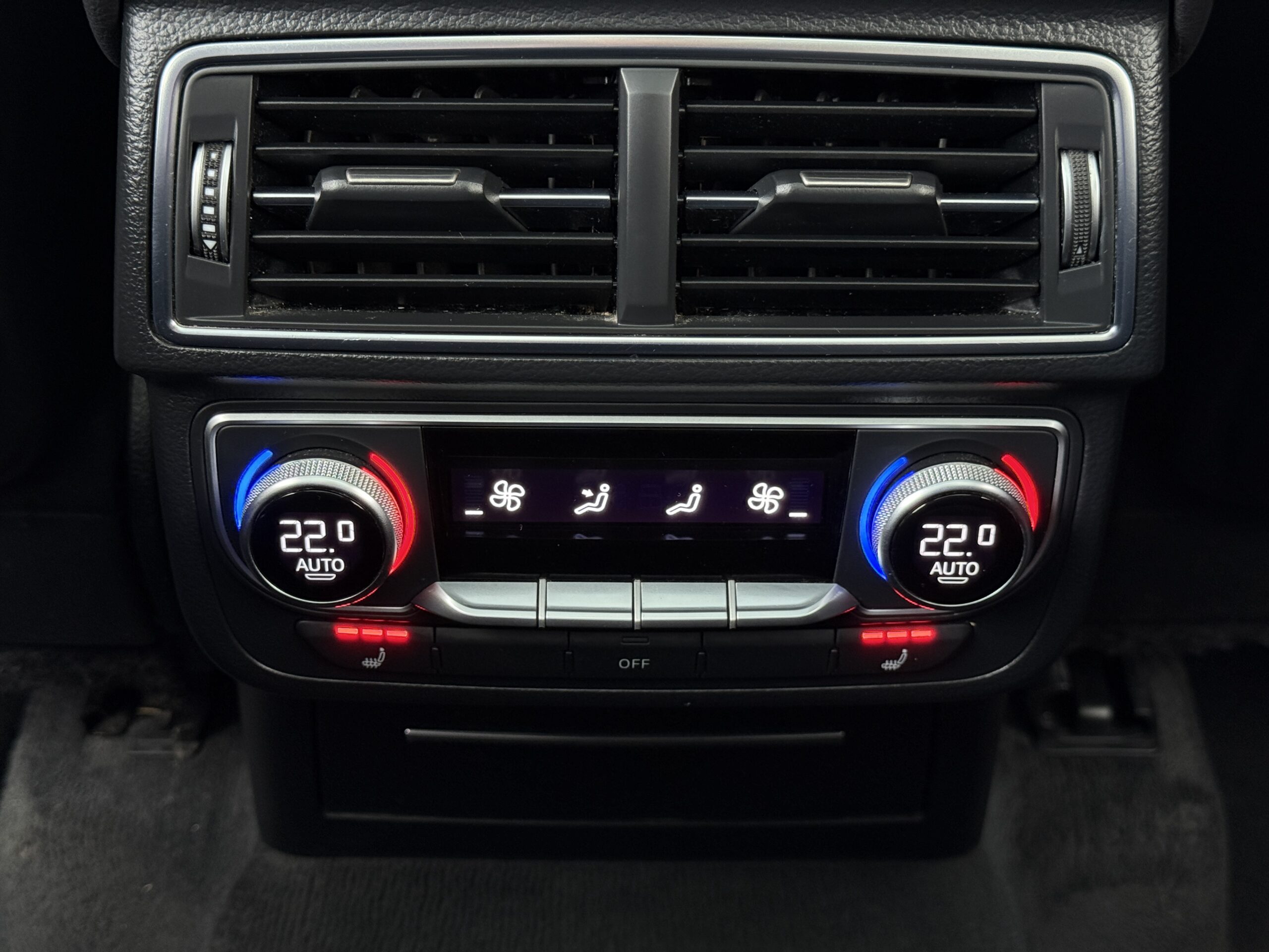 
								Audi Q7 full									