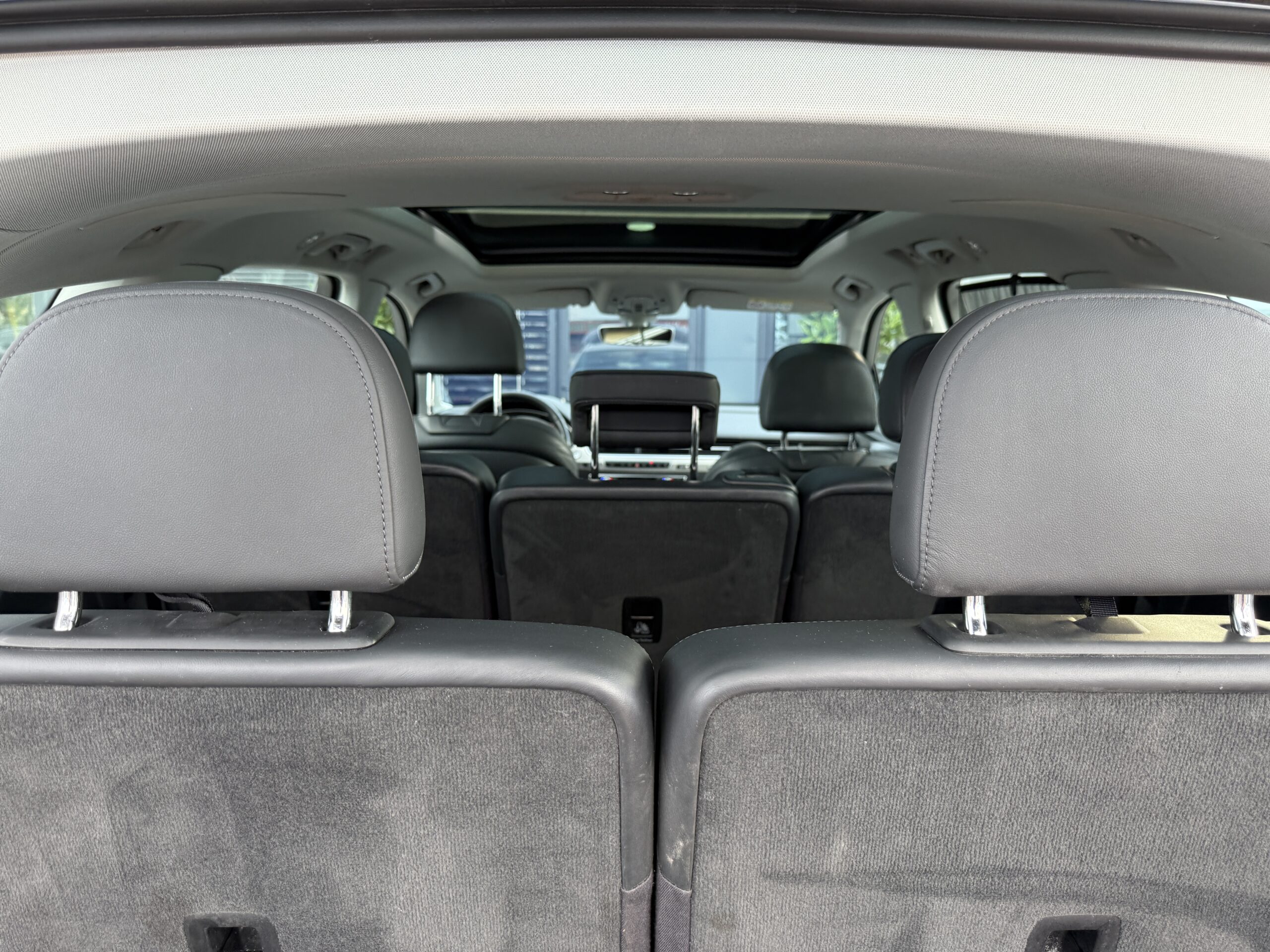
								Audi Q7 full									