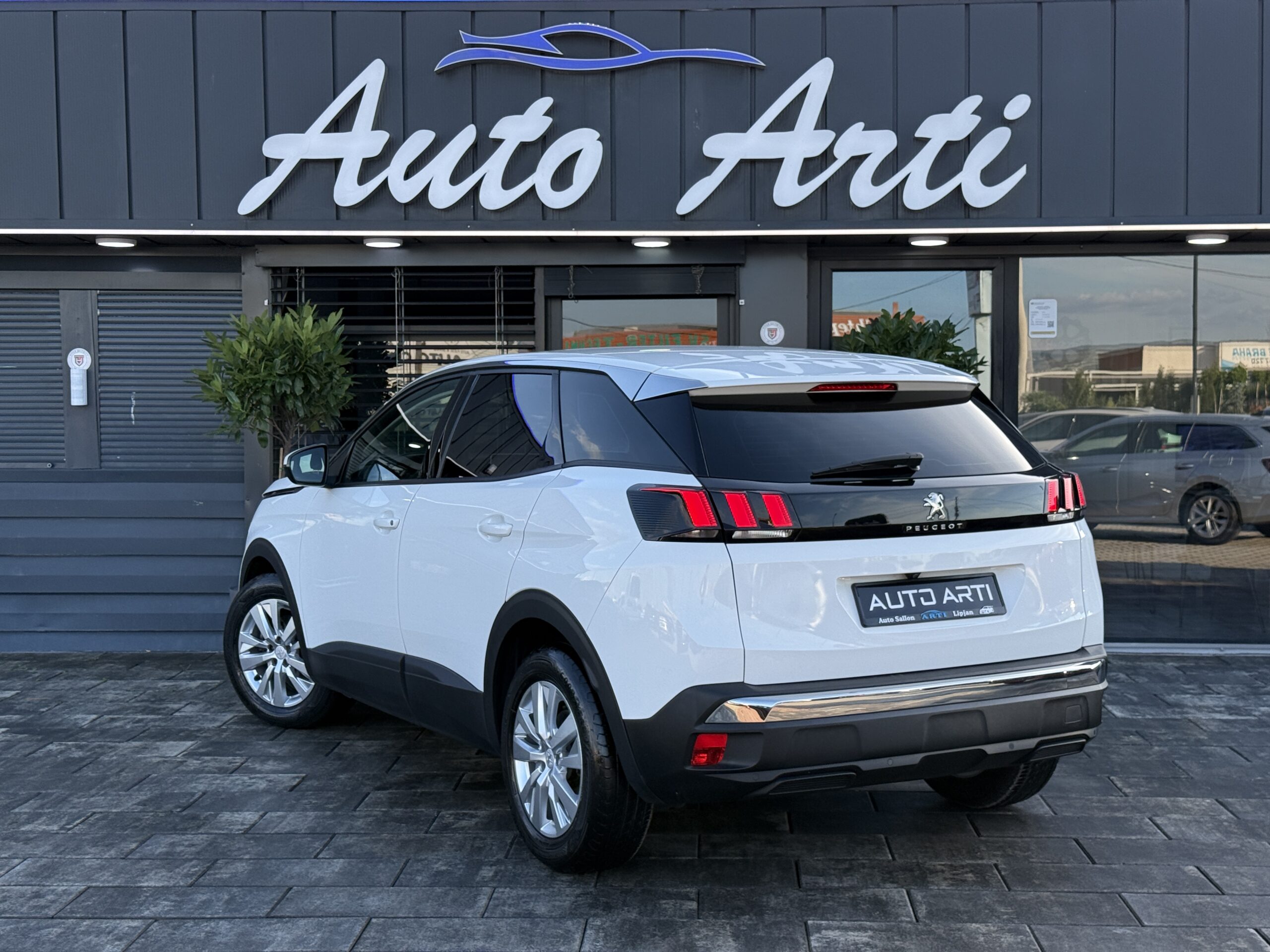 
								Peugeot 3008 full									