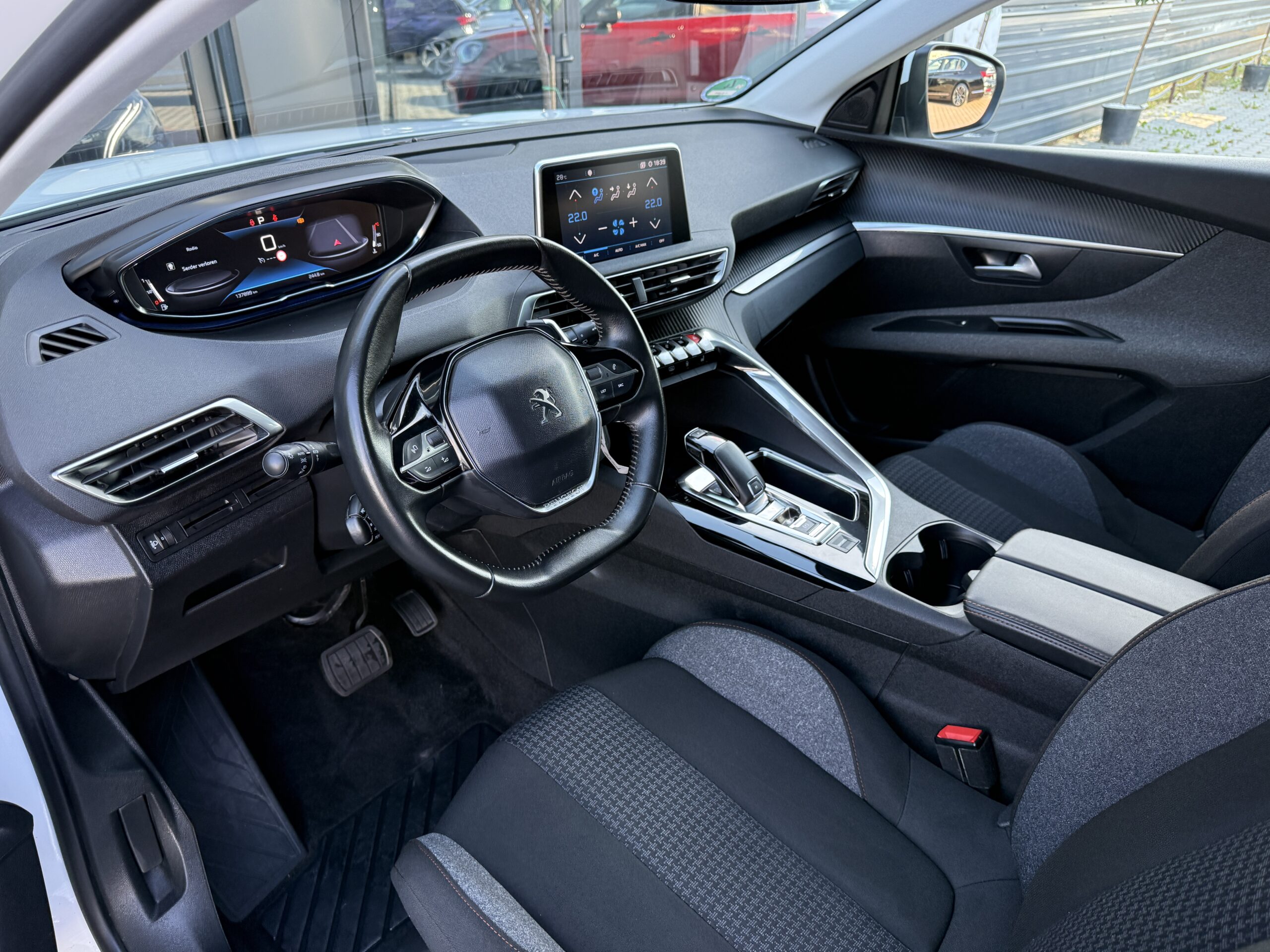 
								Peugeot 3008 full									
