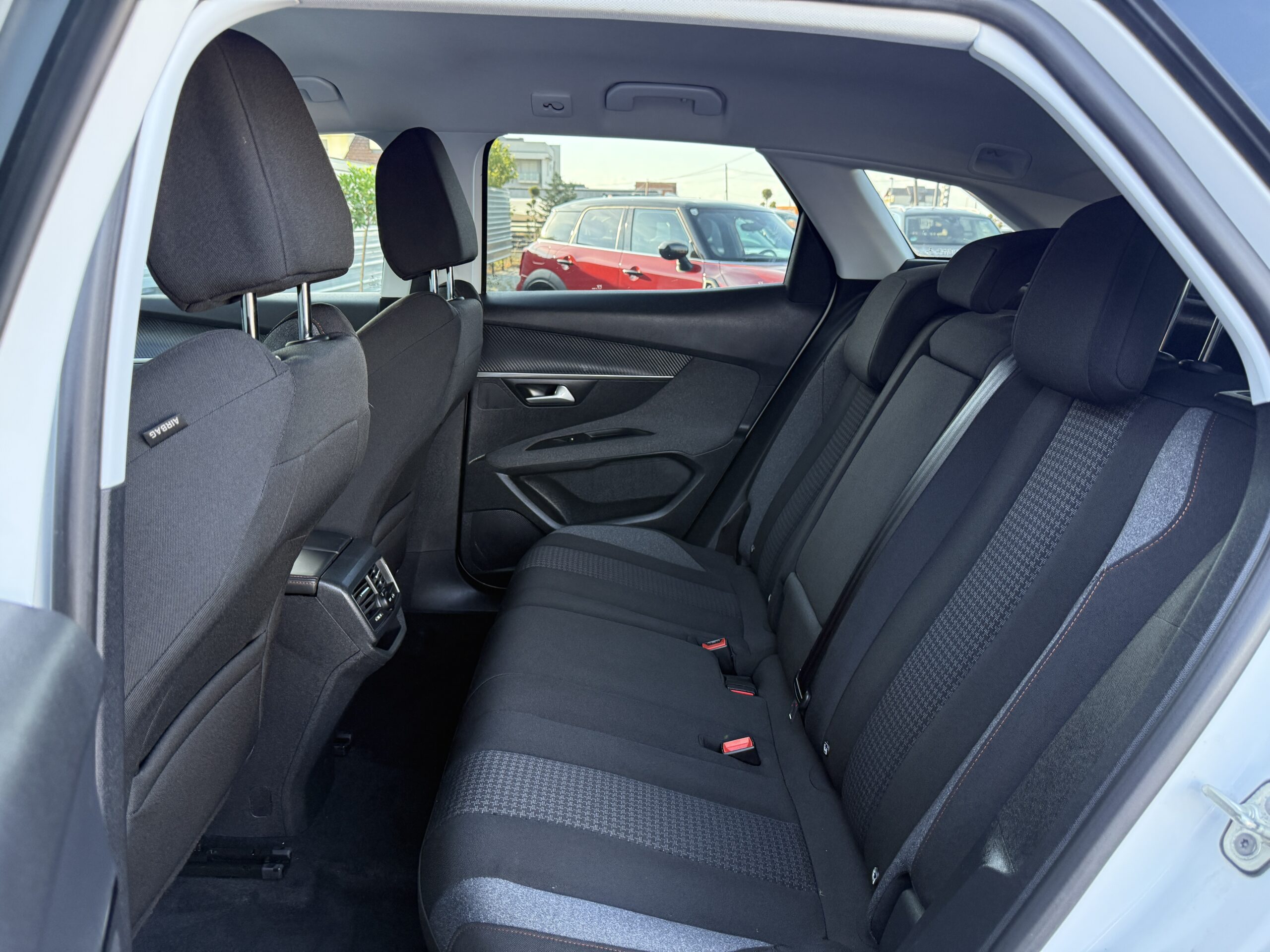 
								Peugeot 3008 full									