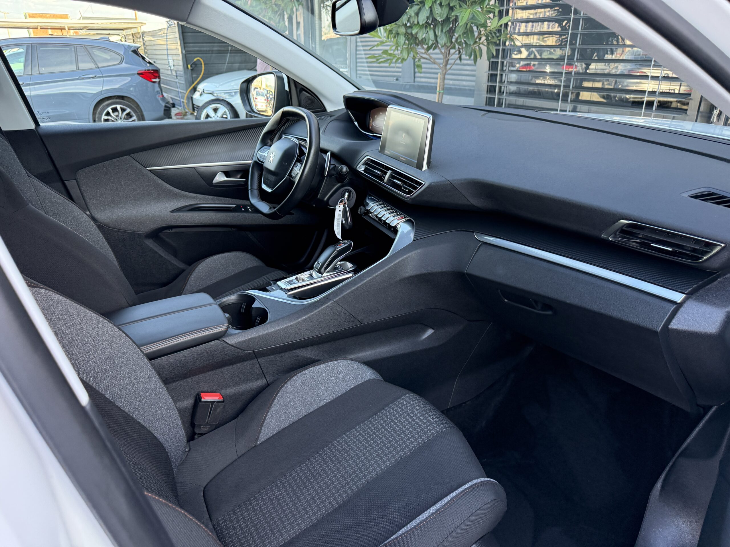 
								Peugeot 3008 full									