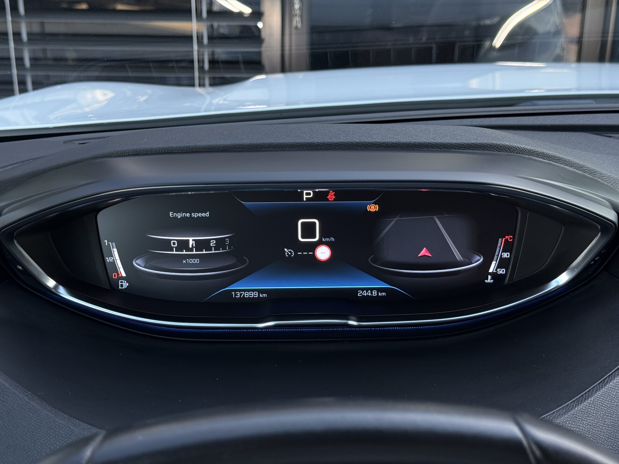 
								Peugeot 3008 full									