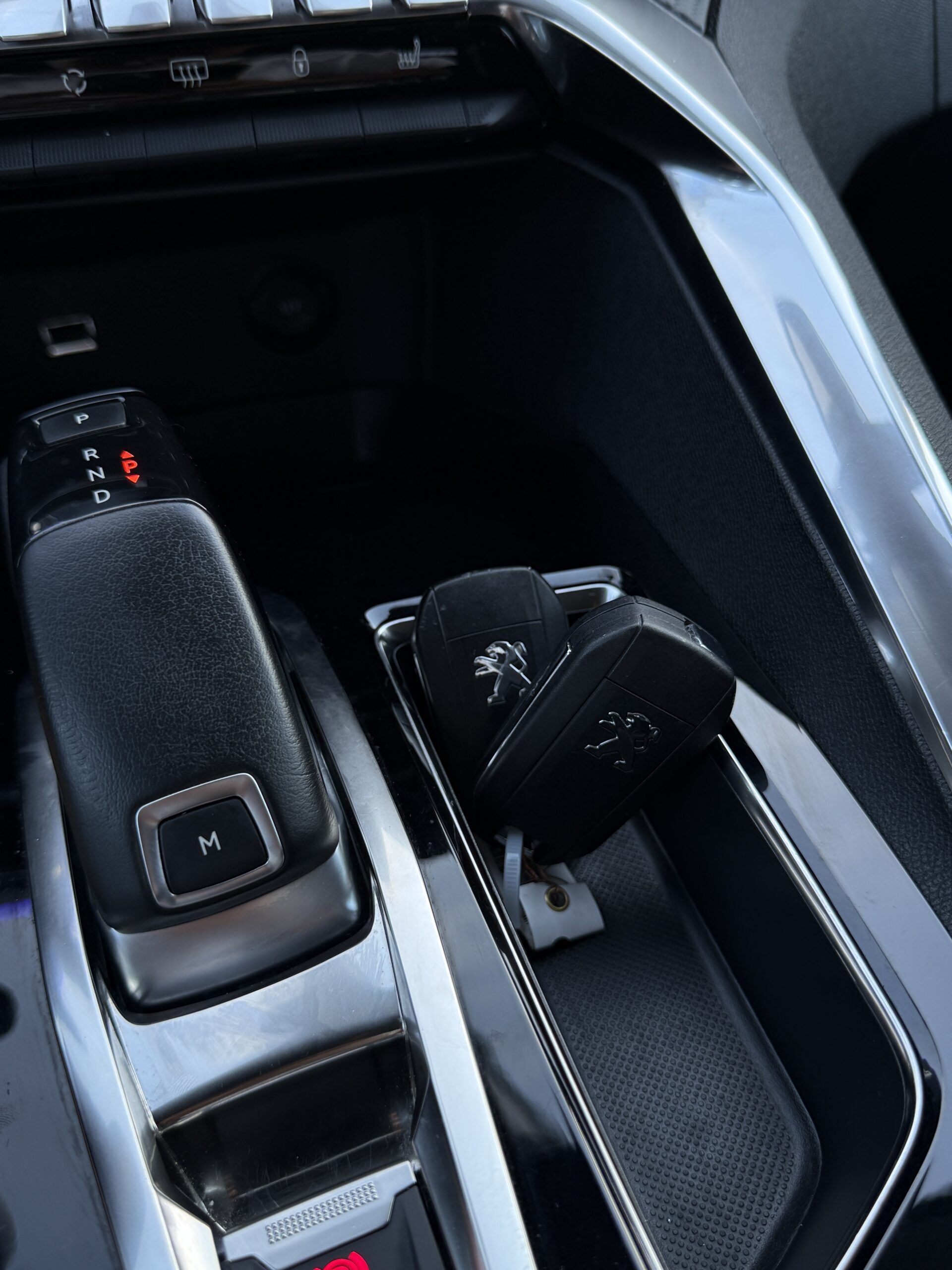 
								Peugeot 3008 full									