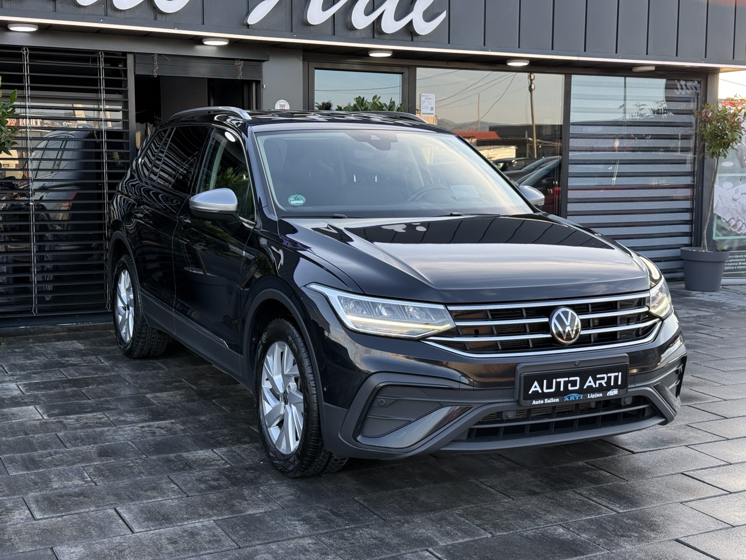 
								Tiguan Allspace 2.0tdi full									