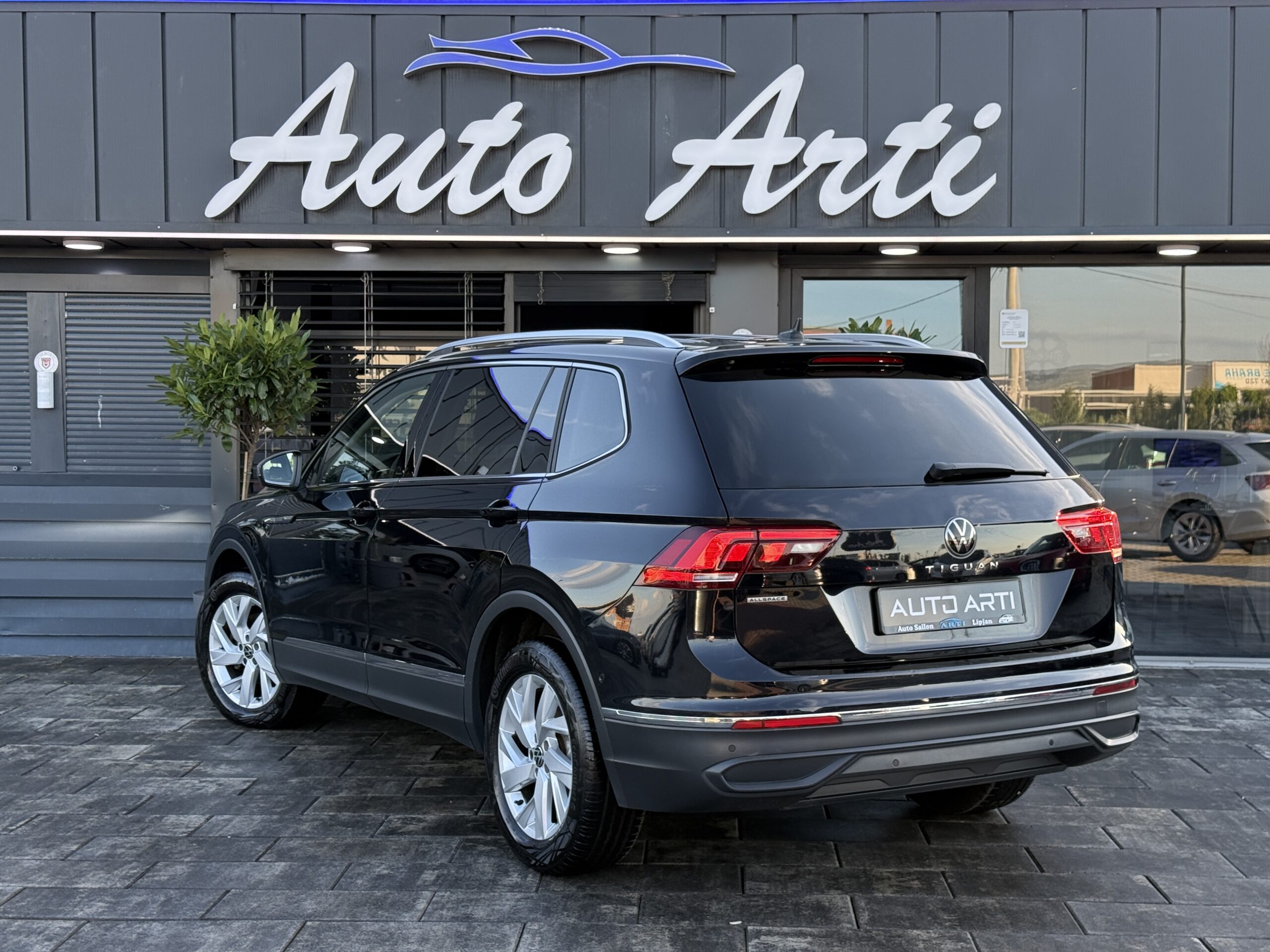 
								Tiguan Allspace 2.0tdi full									