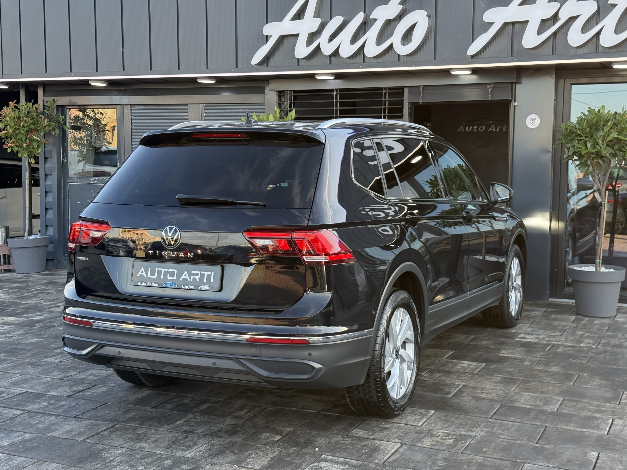 
								Tiguan Allspace 2.0tdi full									